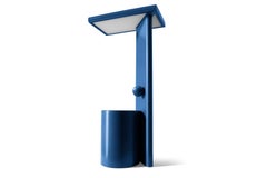 Lampada da tavolo Ferrerol Babin Polyshape in alluminio blu di Cassina