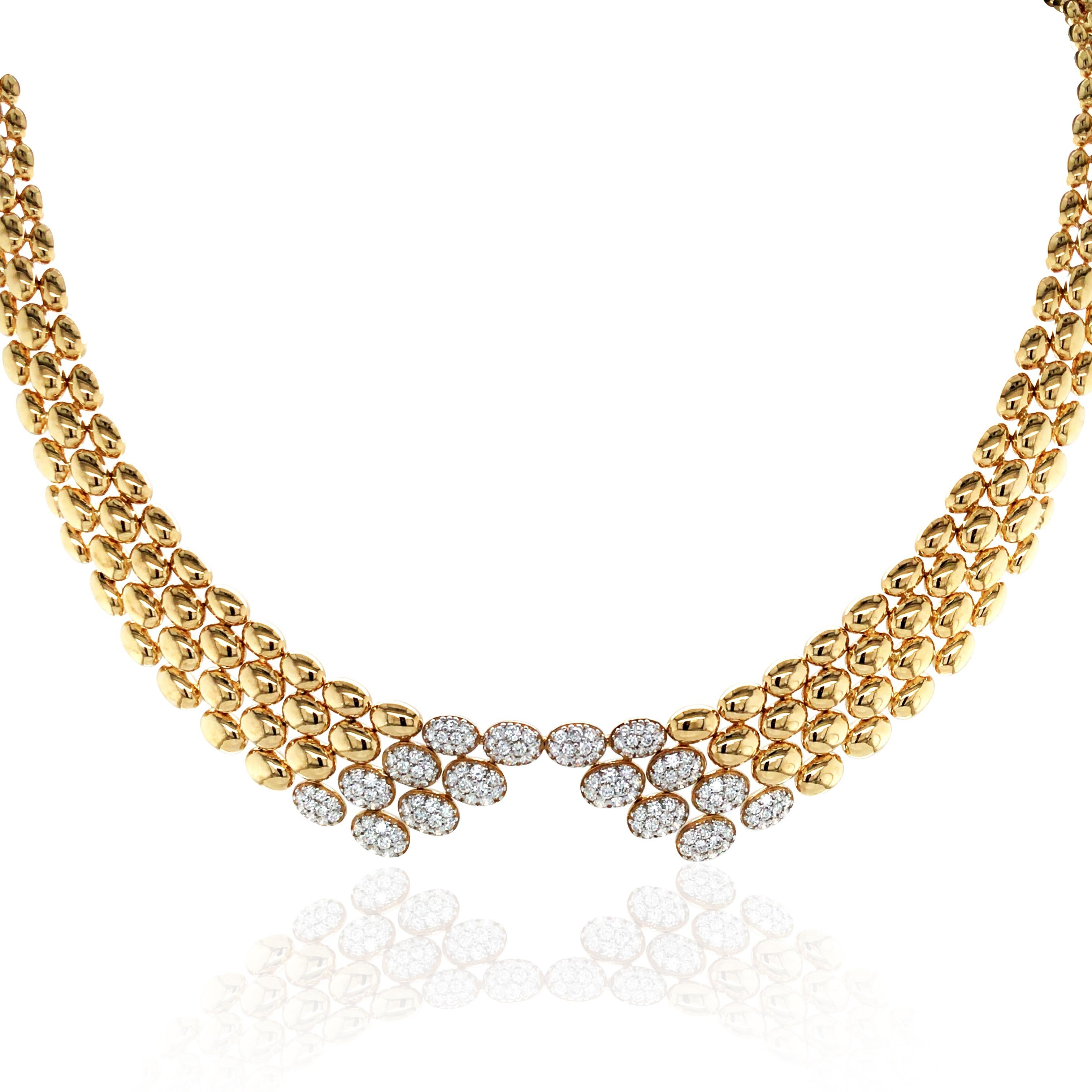 Ferri Firenze, Collana di diamanti in oro 18 carati. Il totale dei diamanti è di circa 1,6 carati. 

Peso: 39,61 grammi
Misura: Da 37 a  41 cm di lunghezza