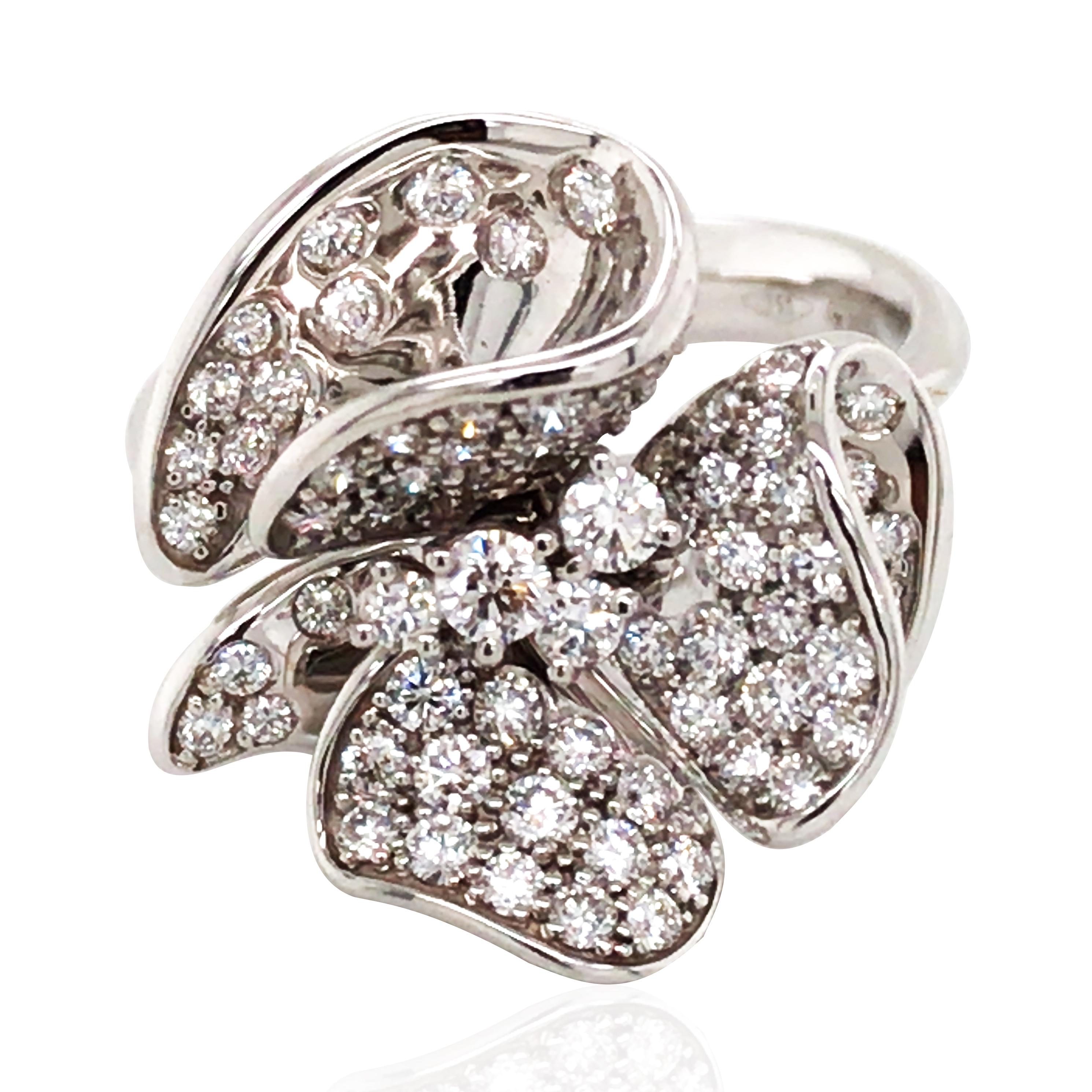 Round Cut Ferri Firenze, 18K Gold Diamond Ring For Sale