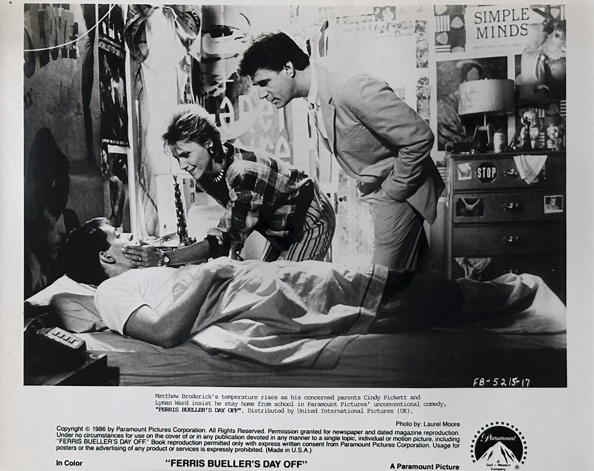 Photo originale Paramount 8x10 inches Publicity Still pour le classique des années 80 Ferris Bueller's Day Off (1986) avec Matthew Broderick.

Les photos de publicité (film/production) ont été créées pour aider les studios à promouvoir leurs