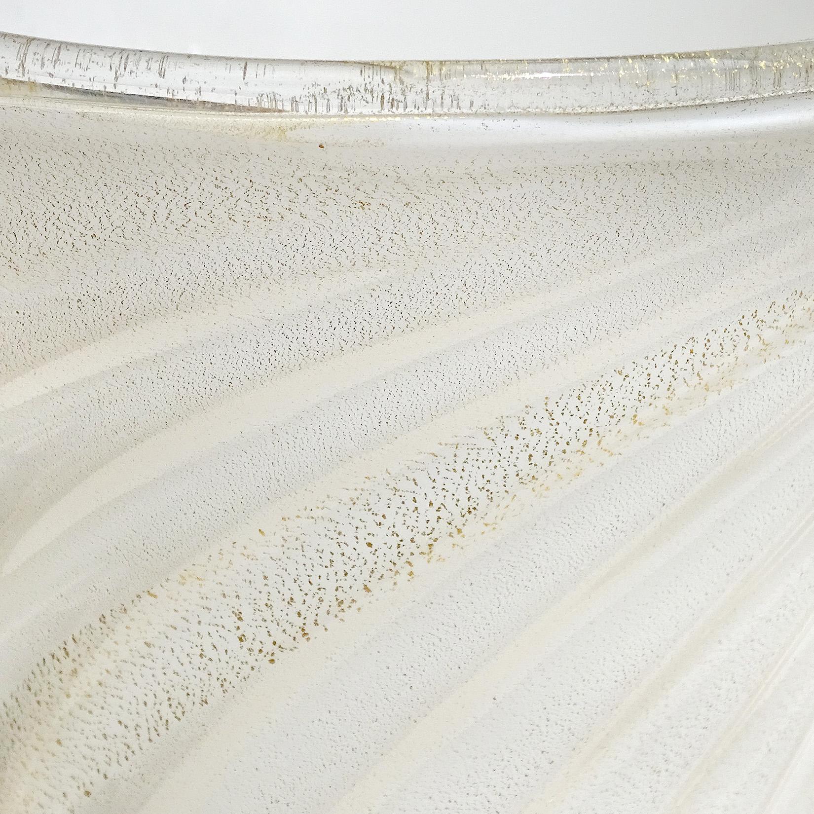 Hand-Crafted Ferro Toso Barovier Murano White Gold Flecks Italian Art Deco Glass Flower Vases For Sale