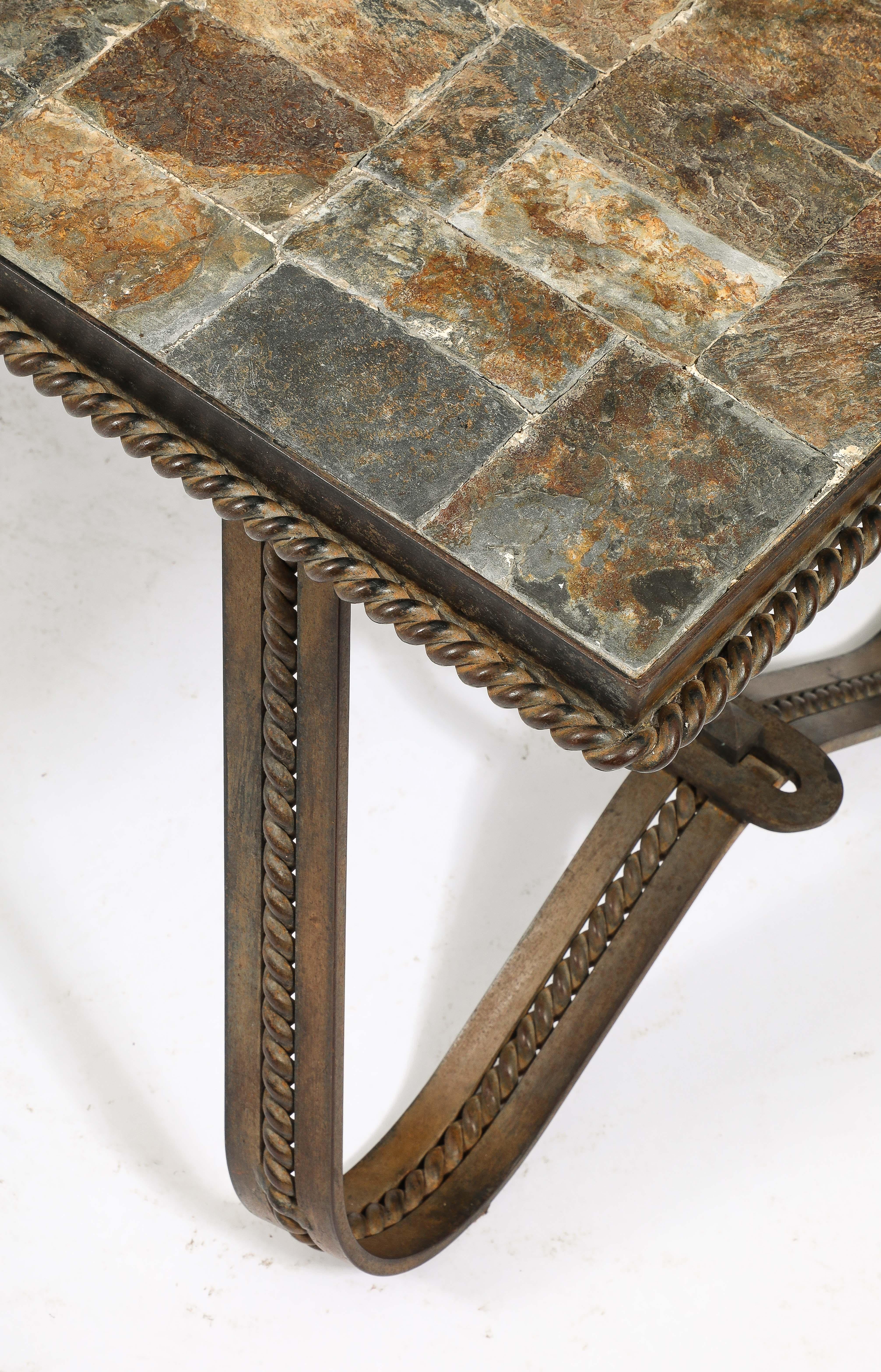 Fer forgé Table basse Ferronnerie et mosaïque d'ardoise ardoise - France années 1970