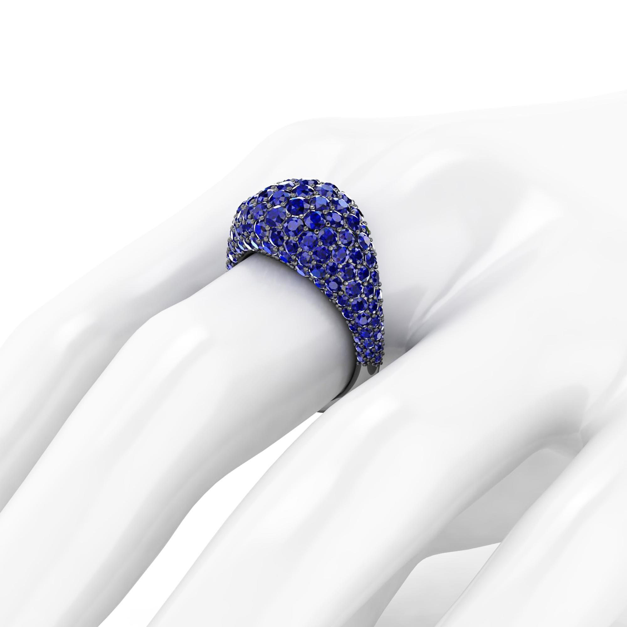 Kuppel, blaue Saphire organischer Ring, mit einem leicht kuppelförmigen Gefühl, ein Wrap von funkelnden, intensiven, blauen Saphiren, für eine ungefähre Saphir's insgesamt Karat Gewicht von 2,60 Karat, handgefertigt in New York City von Hand durch 
