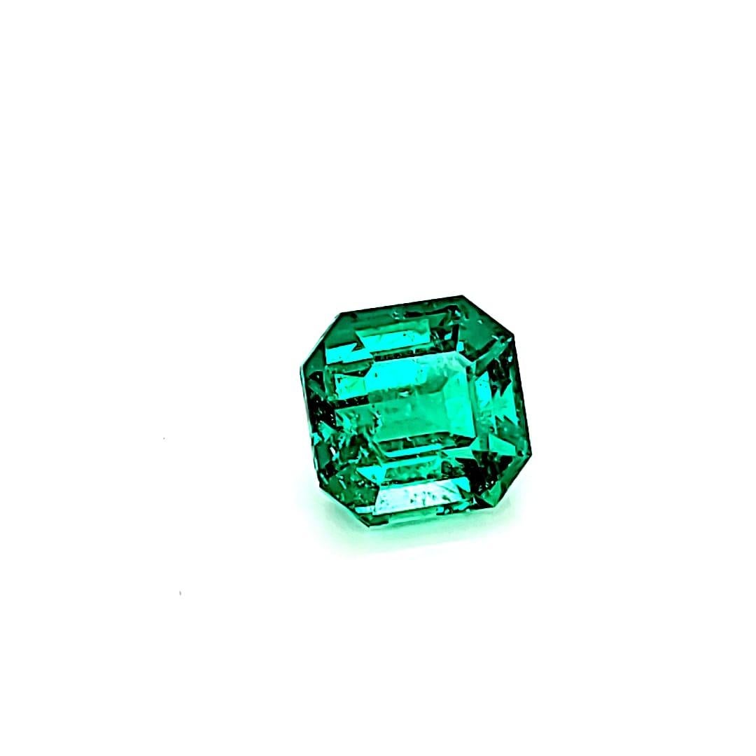 Taille émeraude Ferrucci 7,56 carats certifié GRS vert intense, très propre minéral
