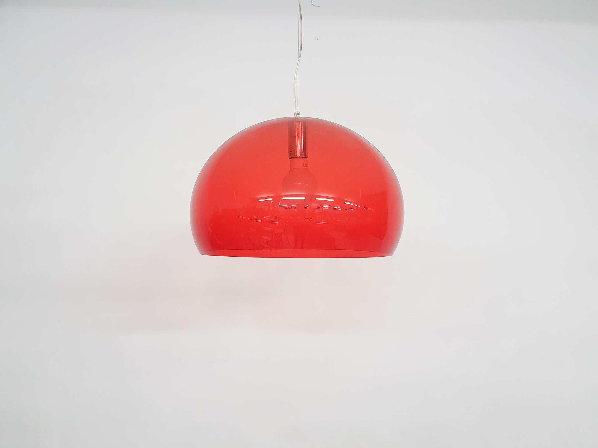 Large model of transparant red PPMA plastic pendant light
Ferruccio Laviani is an architect and designer. He has started his career with Michele De Lucchi and now runs his own studio. In 2000 he won the Guggenheim Business & Culture Award.