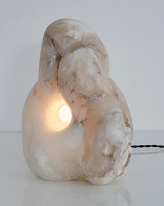 Lampada da tavolo "Fertility Form" in pietra scolpita di Rogan Gregory