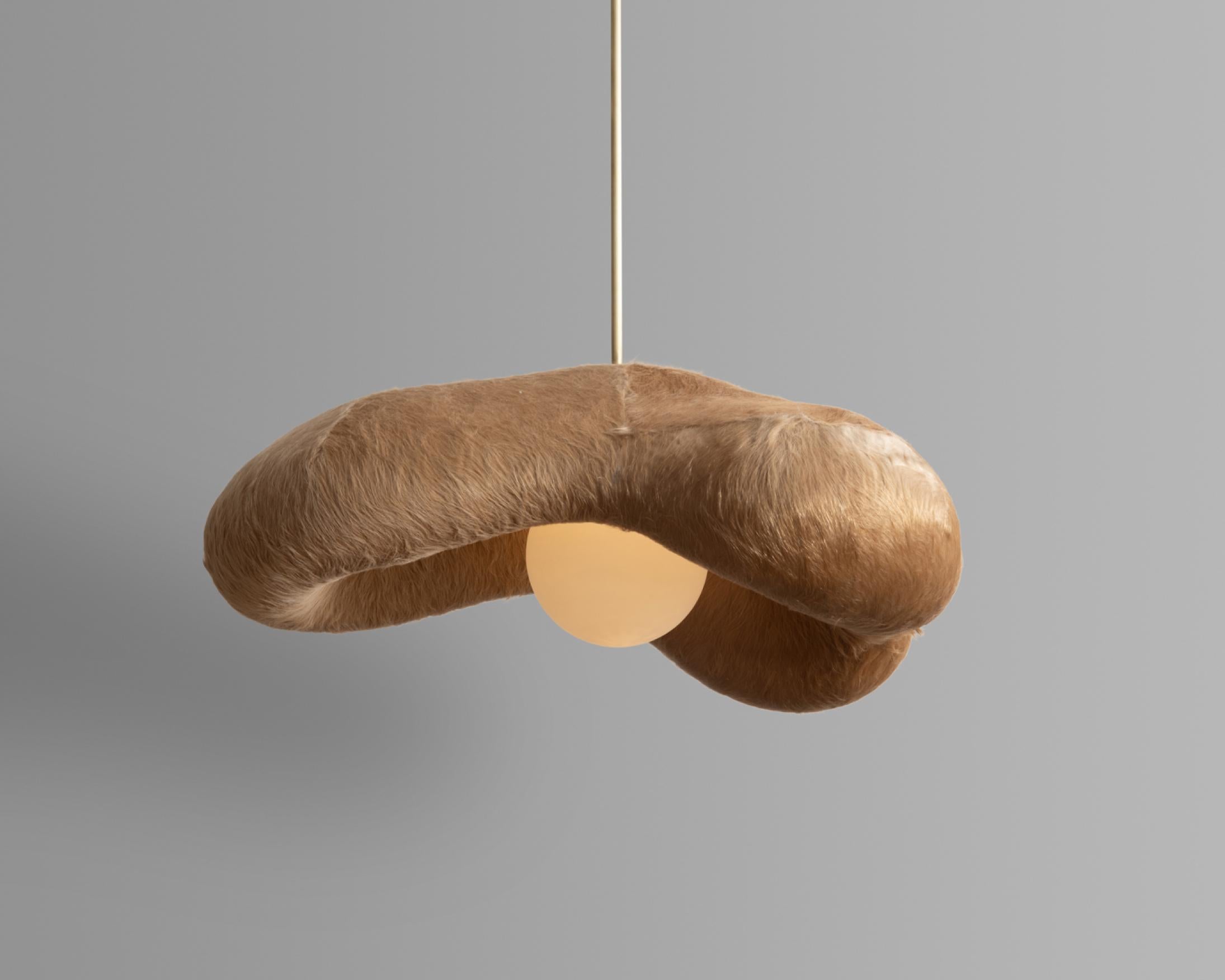 Américain Sculpture lumineuse tapissée en cuir de vache « Fertility Form » de Rogan Gregory en vente