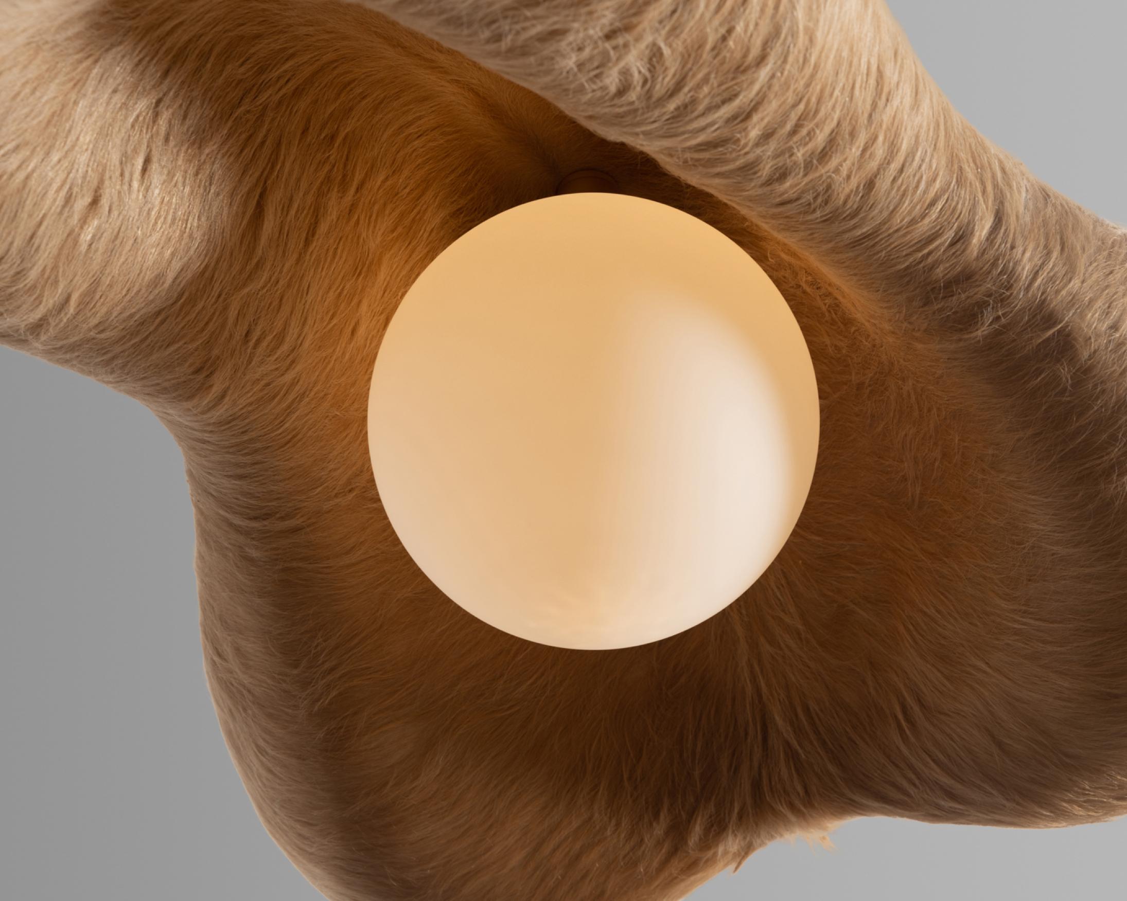 Sculpture lumineuse tapissée en cuir de vache « Fertility Form » de Rogan Gregory Neuf - En vente à New York, NY