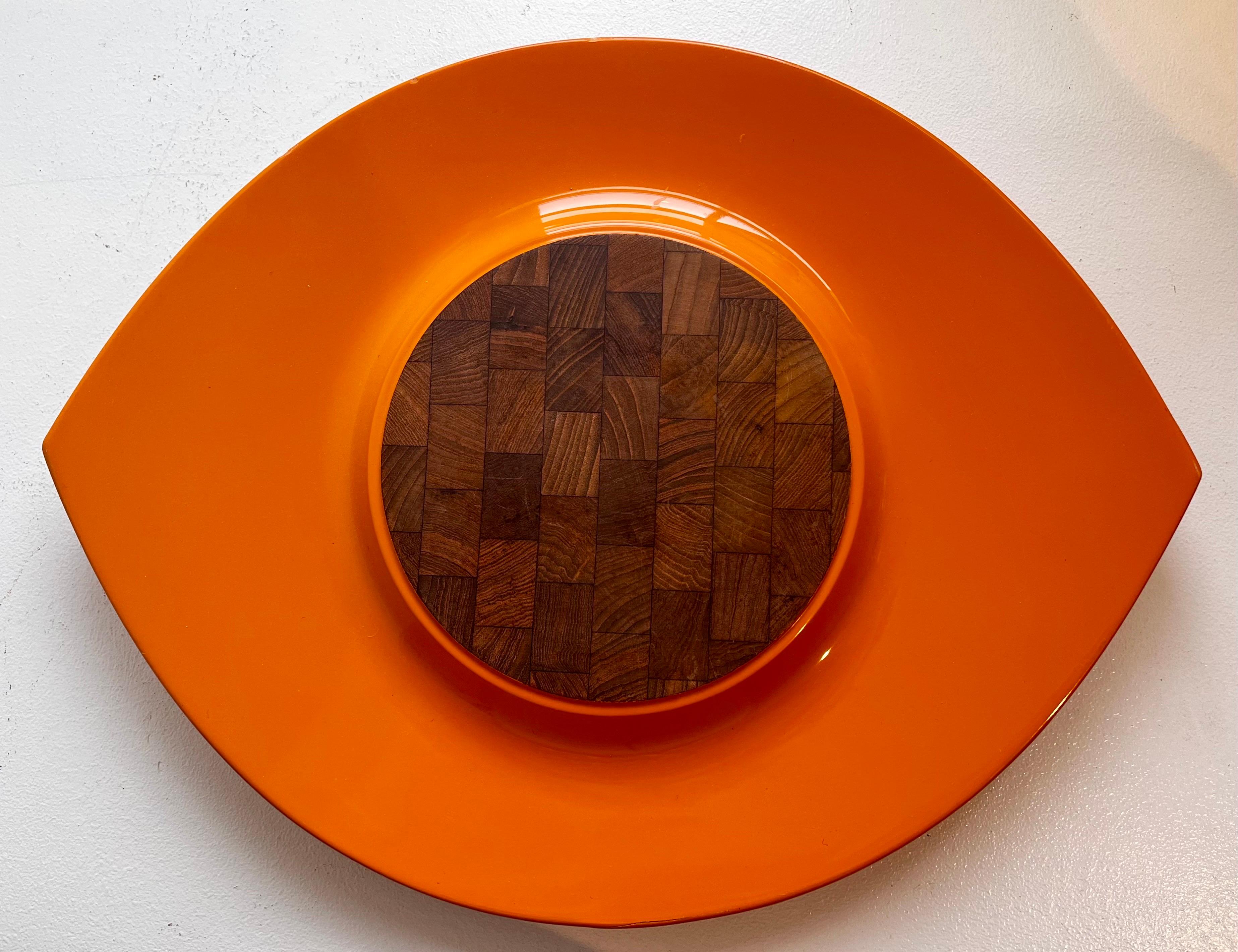 Bandeja Festivaal 'Eyeball 
por Jens Quistgaard
Dansk, Dinamarca, 1970

Gran color - En perfecto estado vintage. 
Algunos golpes, grietas y pérdidas de color en la superficie. (ver imágenes) 

