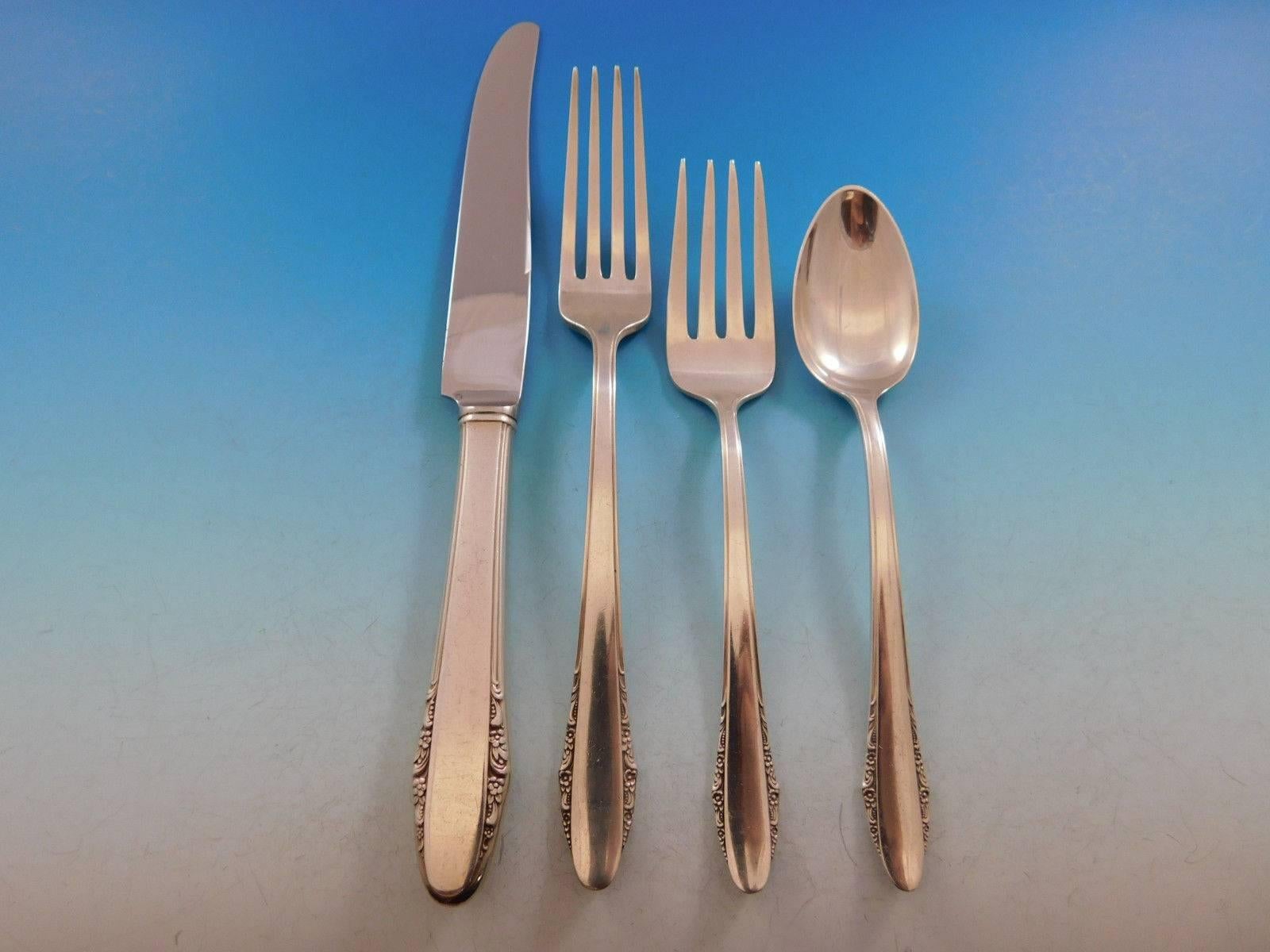 Festival by Lunt Sterling Silver Flatware Set for Eight Service 48 Pieces In Excellent Condition For Sale In Big Bend, WI