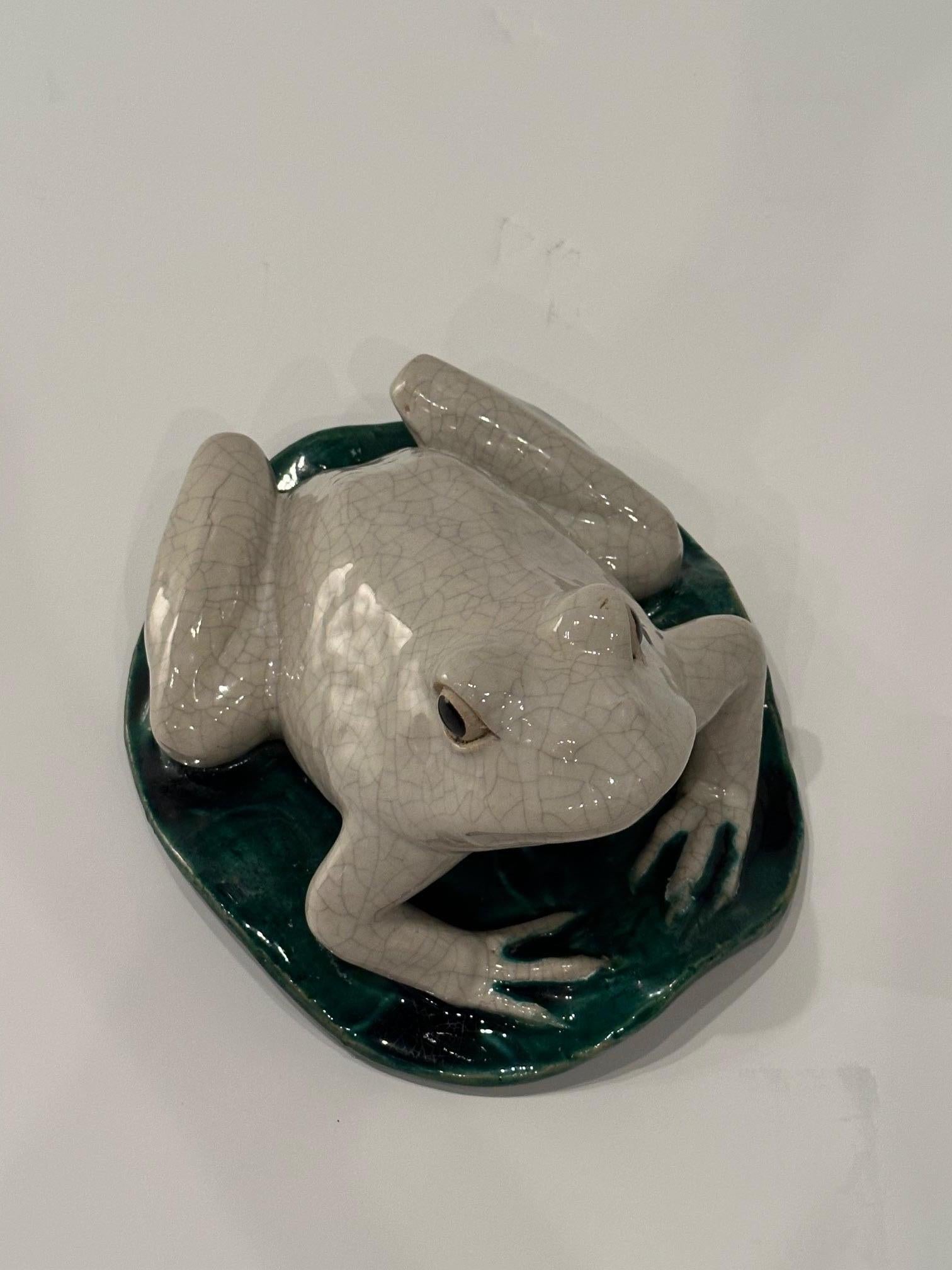 Accattivante scultura di rana in ceramica smaltata italiana vintage In condizioni buone in vendita a Hopewell, NJ