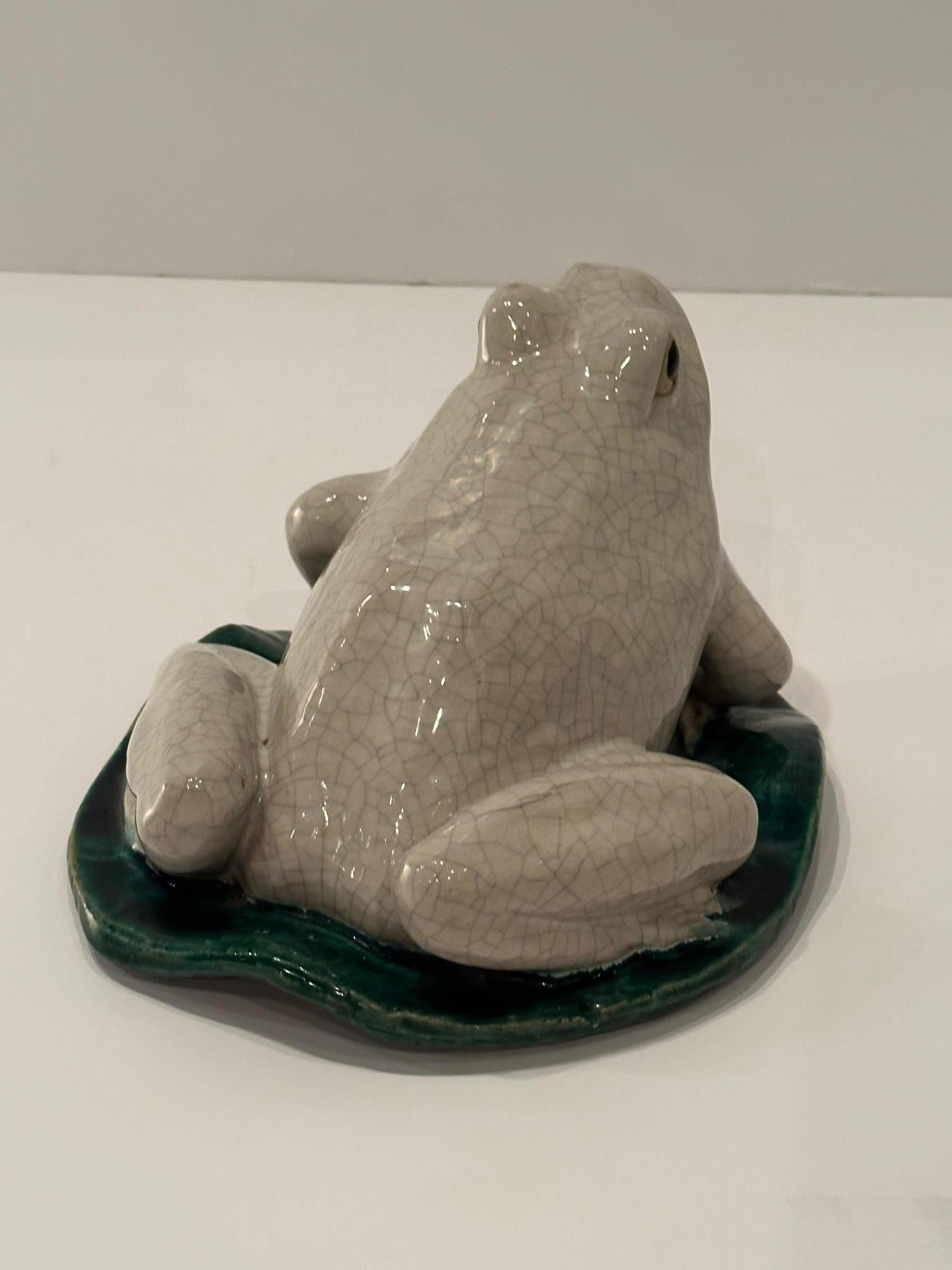 Terracotta Accattivante scultura di rana in ceramica smaltata italiana vintage in vendita