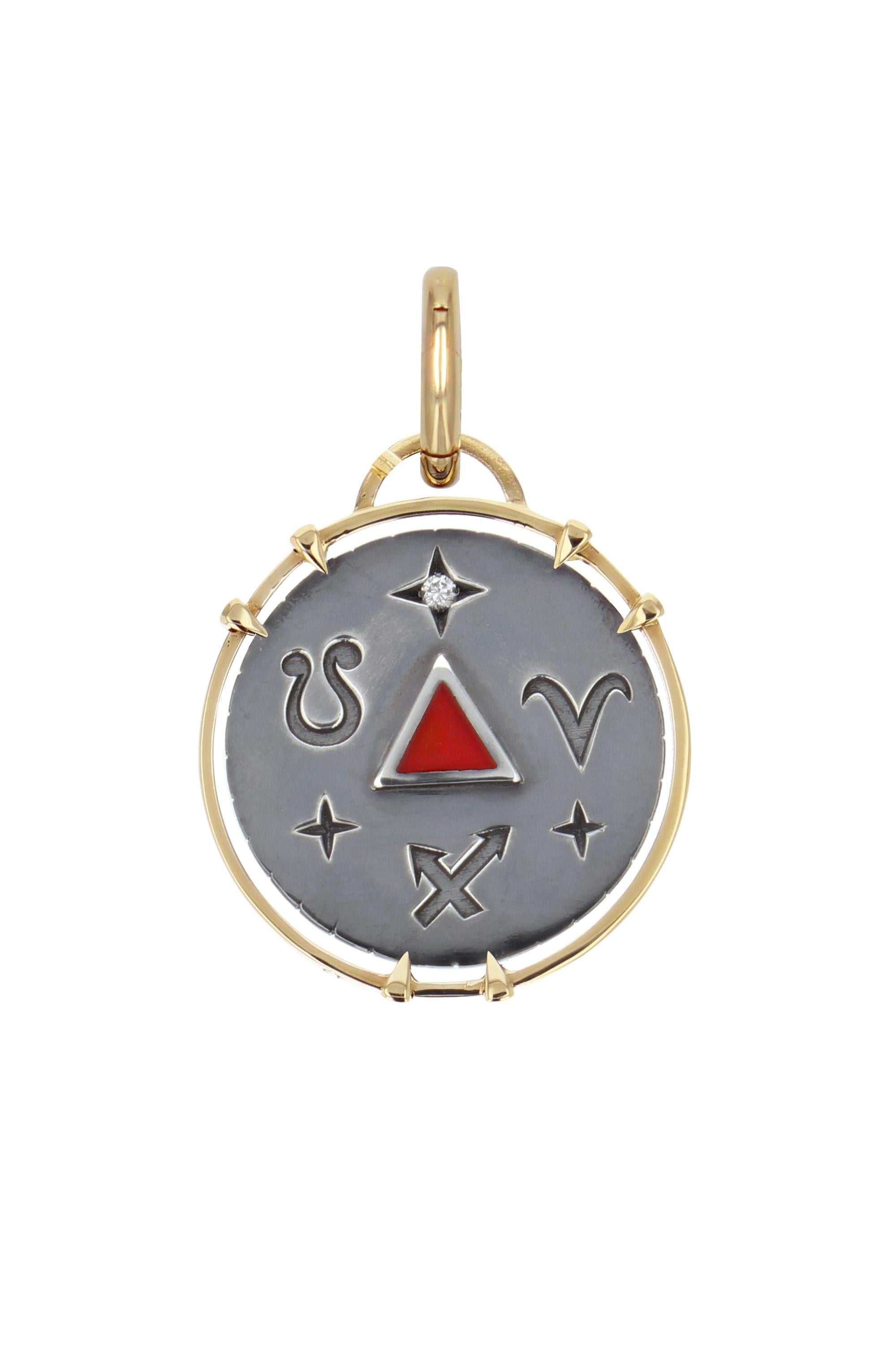 Yellow gold and distressed silver charm. Studded with a diamond, the charm embraces all the symbols linked to the Fire sign with a gold clover on its front and the alchemy triangle surrounded by its zodiac signs  (Sagittarius, Leo, Aries) on its