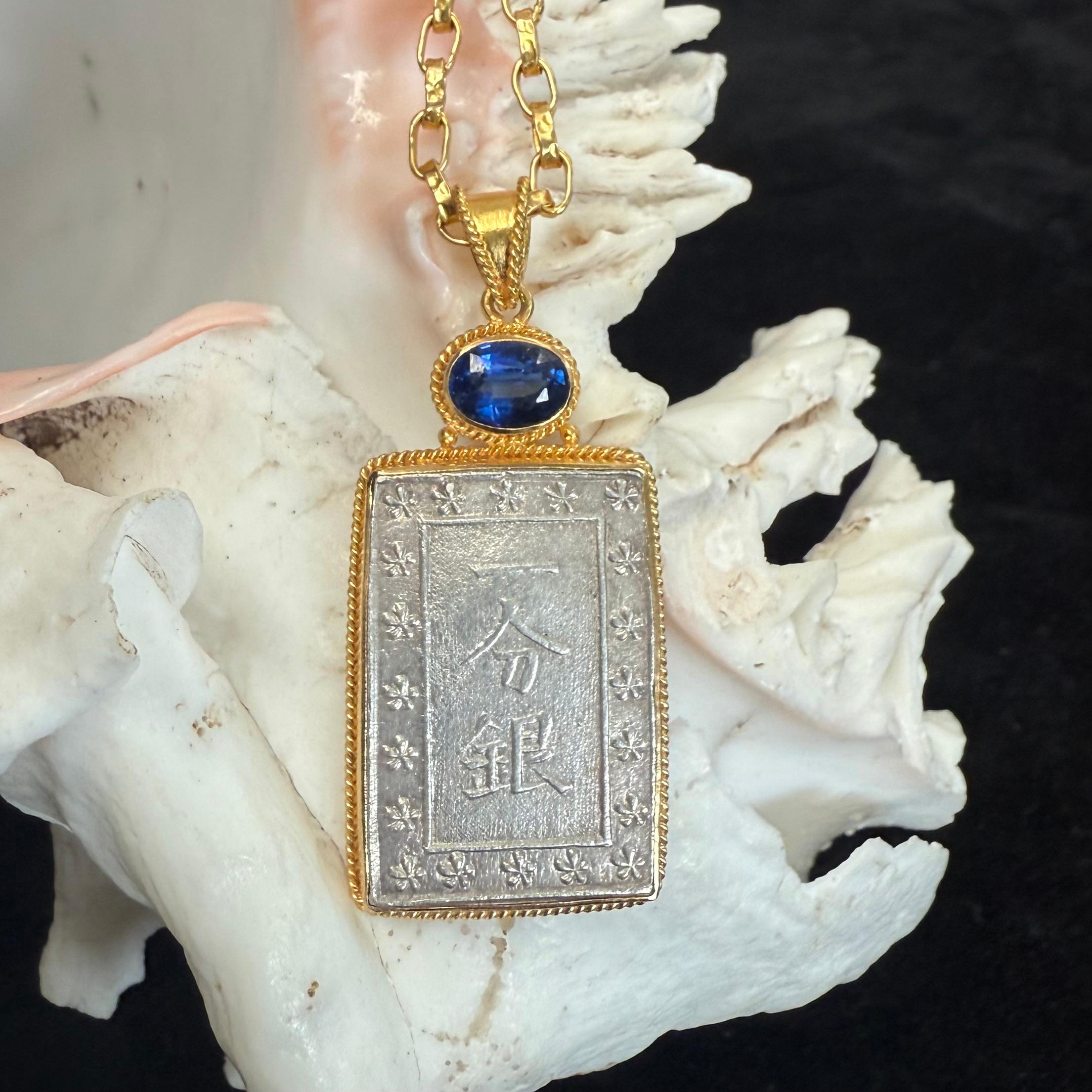 Feudal Japan Silber Samurai Münze Kyanit 18K Gold Anhänger im Zustand „Neu“ in Soquel, CA