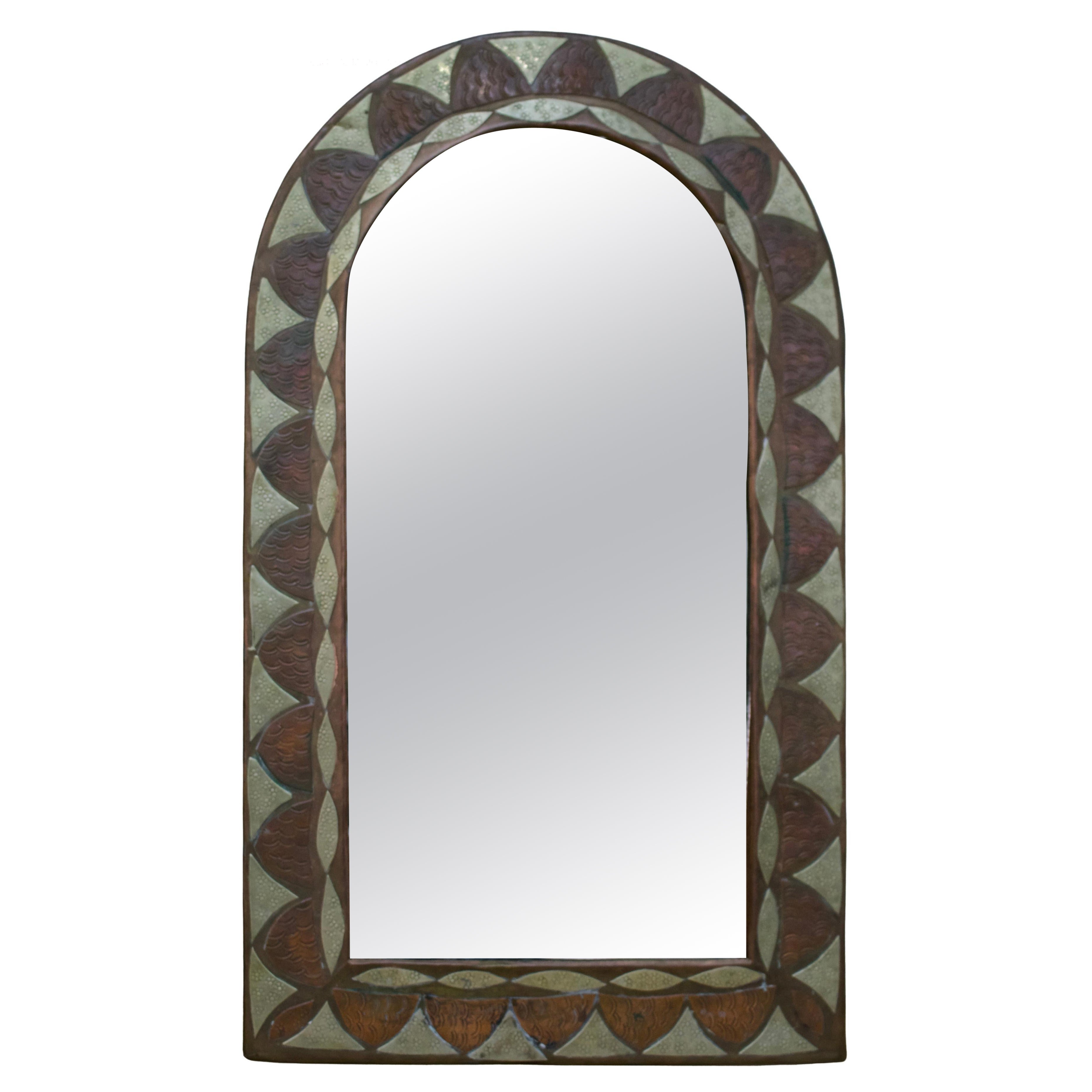 Miroir Feuille arqué en laiton et cuivre en vente