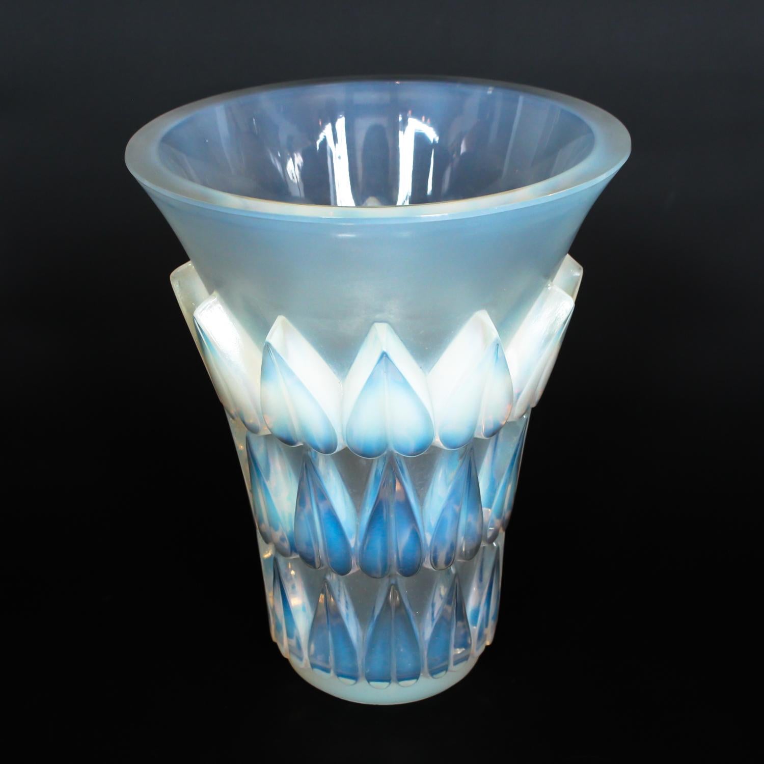 lalique feuilles vase