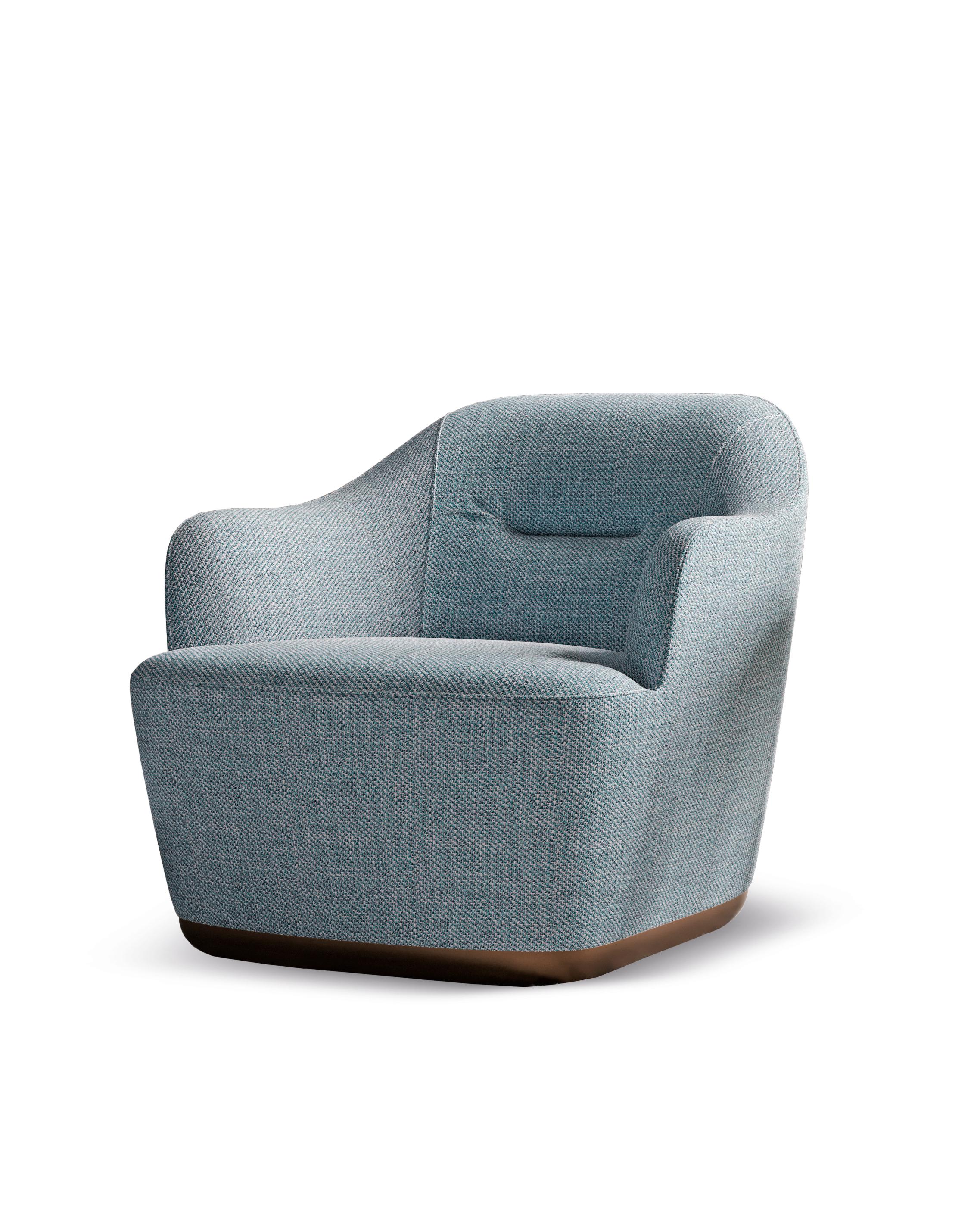 Fauteuil Fez 5024 par Redeco
Dimensions : L 76 x D 86 x H 70 cm
Matériaux : Structure en bois paddée de mousse de polyuréthane de différentes densités. Pré-rembourrage en ouate de polyester, rembourrage en tissu ou revêtement en cuir. Base en bois