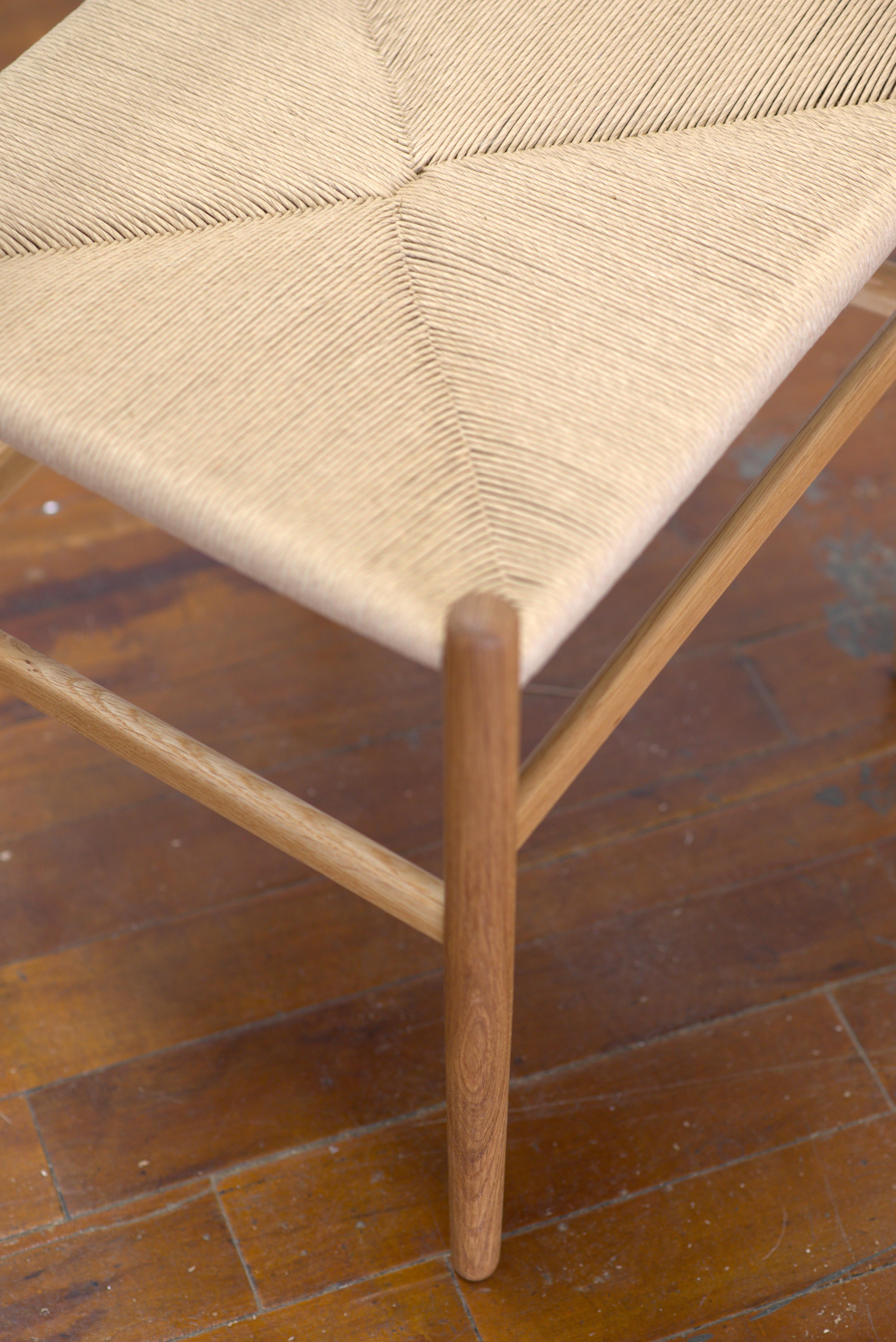 Chaise de salle à mangerFF01 avec assise en cordon papier par Stokes Furniture en vente 1