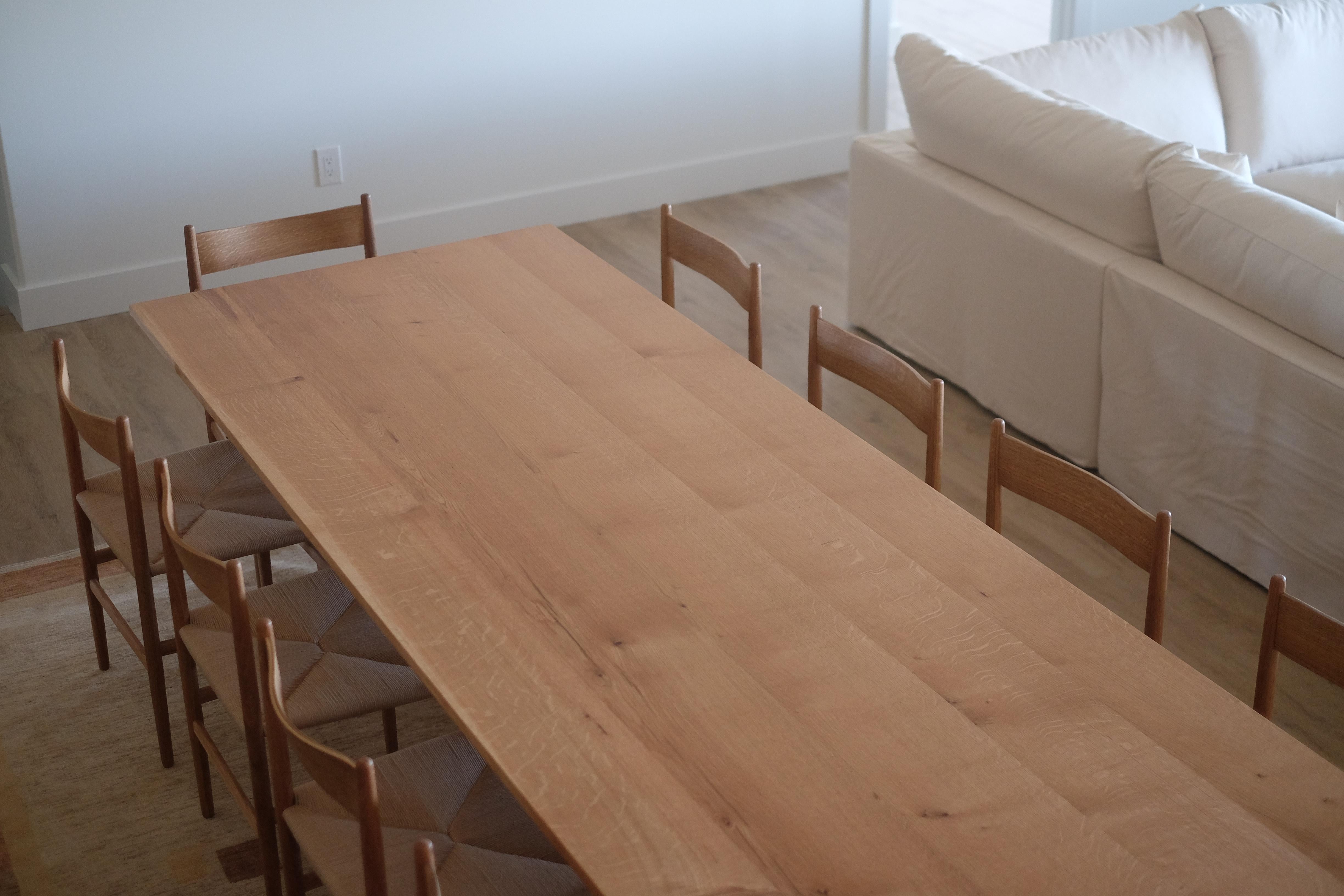 Table de salle à manger à tréteauxFF06 en chêne blanc par Stokes Furniture en vente 6