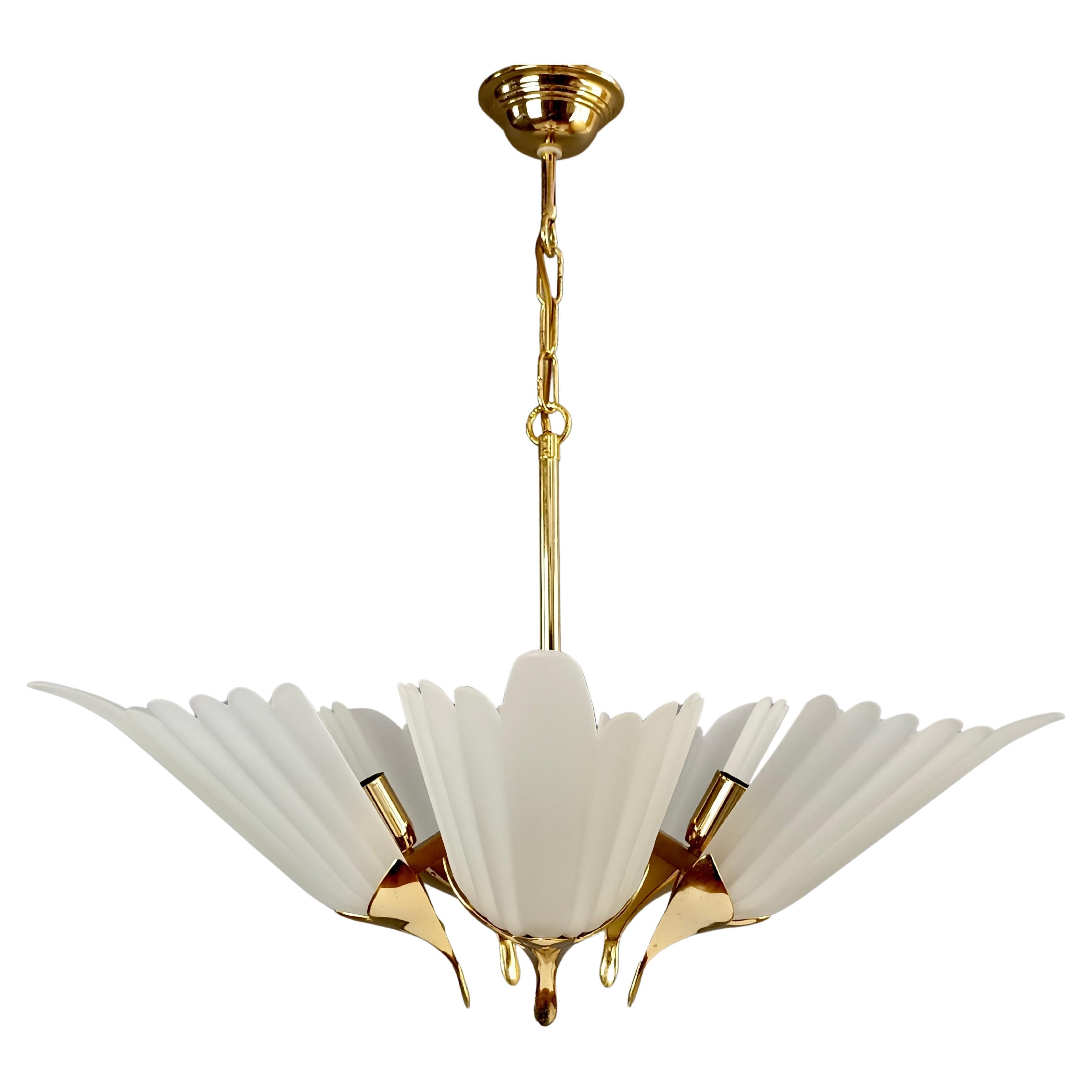 F.Fabbian 80s five-light chandelier, etched glass shades and gilded metal frame. For Sale