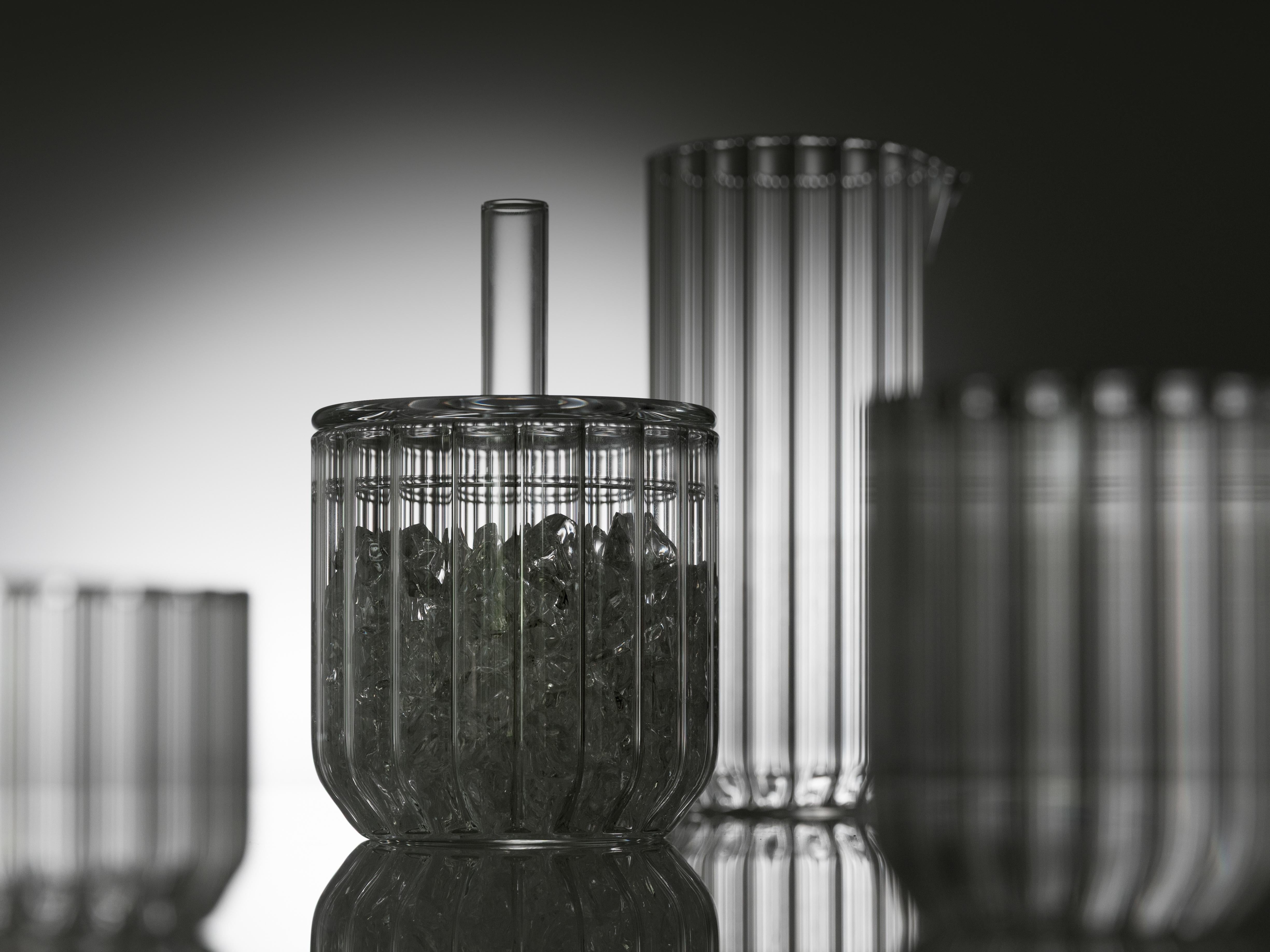 Fferrone Zeitgenössischer Eiskübel aus Glas mit Deckel, handgefertigt in der Tschechischen Republik (Gedrechselt) im Angebot