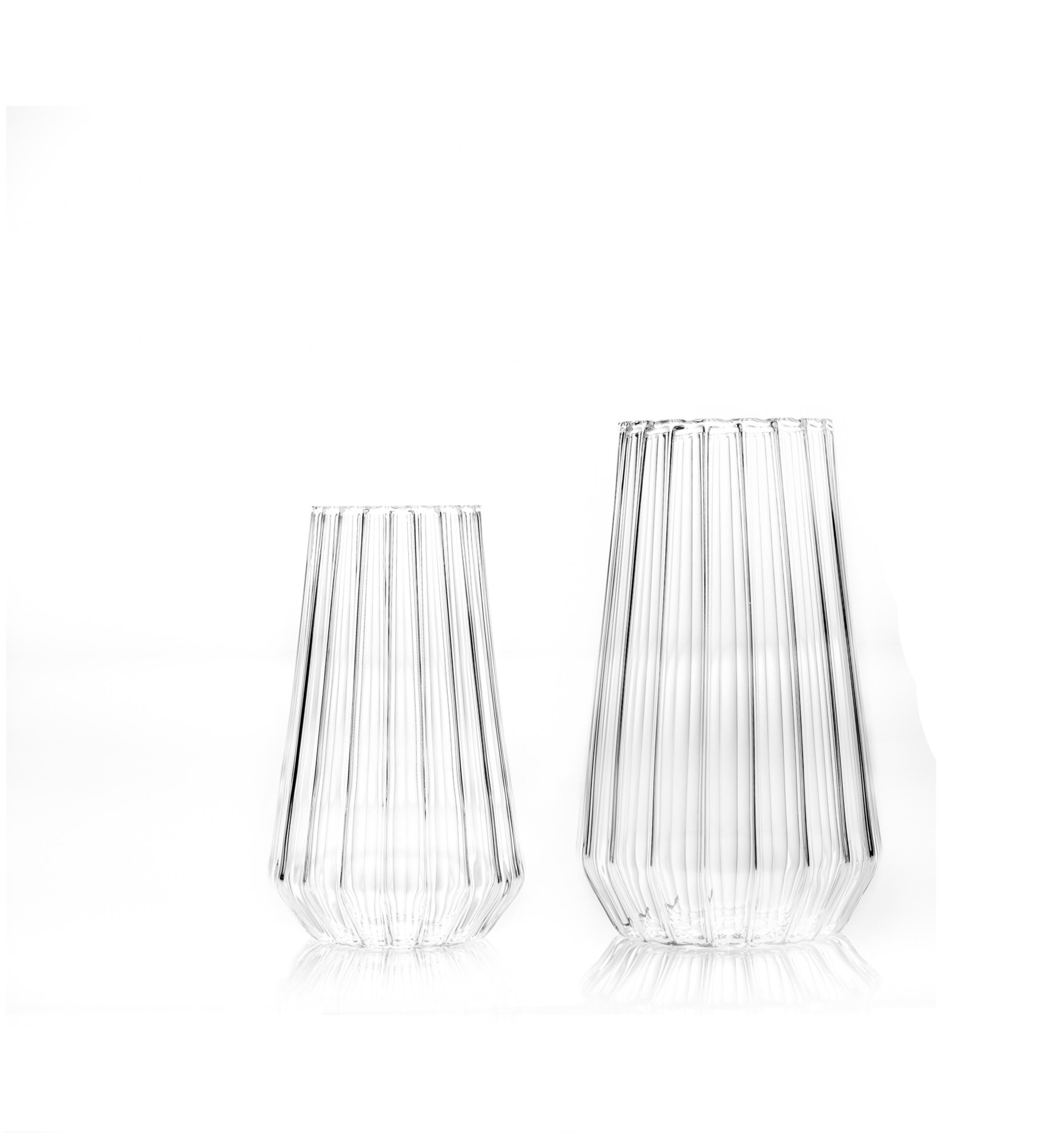 Fferrone Contemporary Handcrafted Czech Fluted Glass Large Vase (Tschechisch) im Angebot