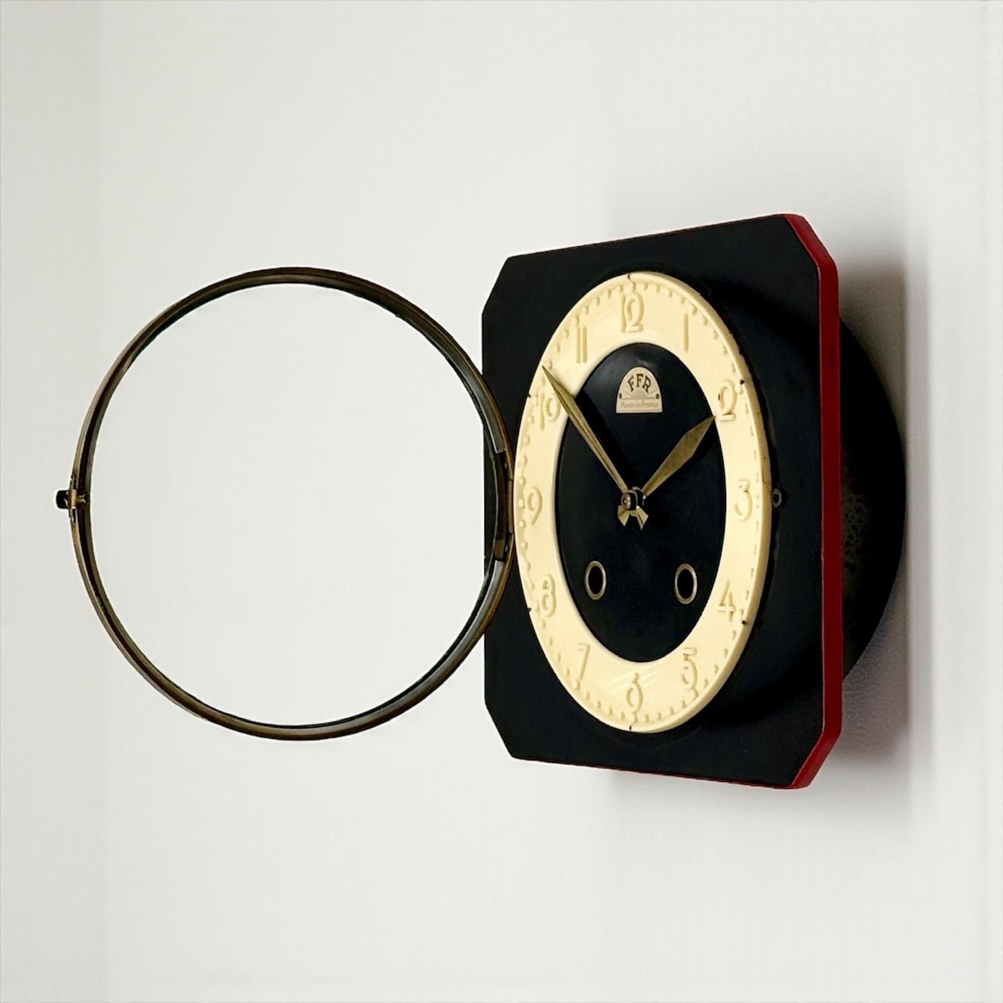 FFR Französische mechanische Wanduhr aus der Mitte des Jahrhunderts in schwarzem Formica, 1950er Jahre im Angebot 7
