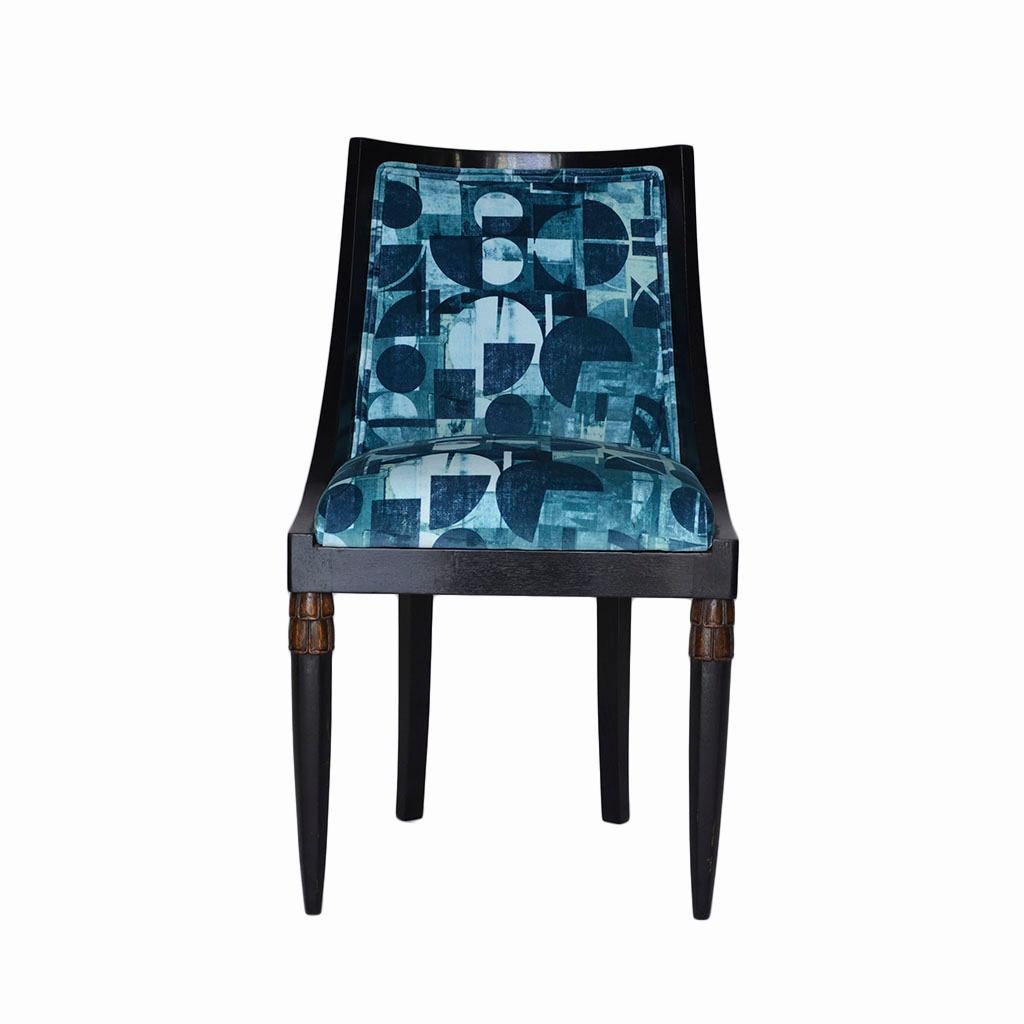 Serie de cinco sillas en madera de haya con respaldo de góndola del diseñador F.franck, numeradas «43700», 1932. 
Jean-Michel Frank. Decorador y diseñador.
Jean-Michel Frank, en realidad Justin Goodman Frank (1895, París – 1941, Nueva York) fue el