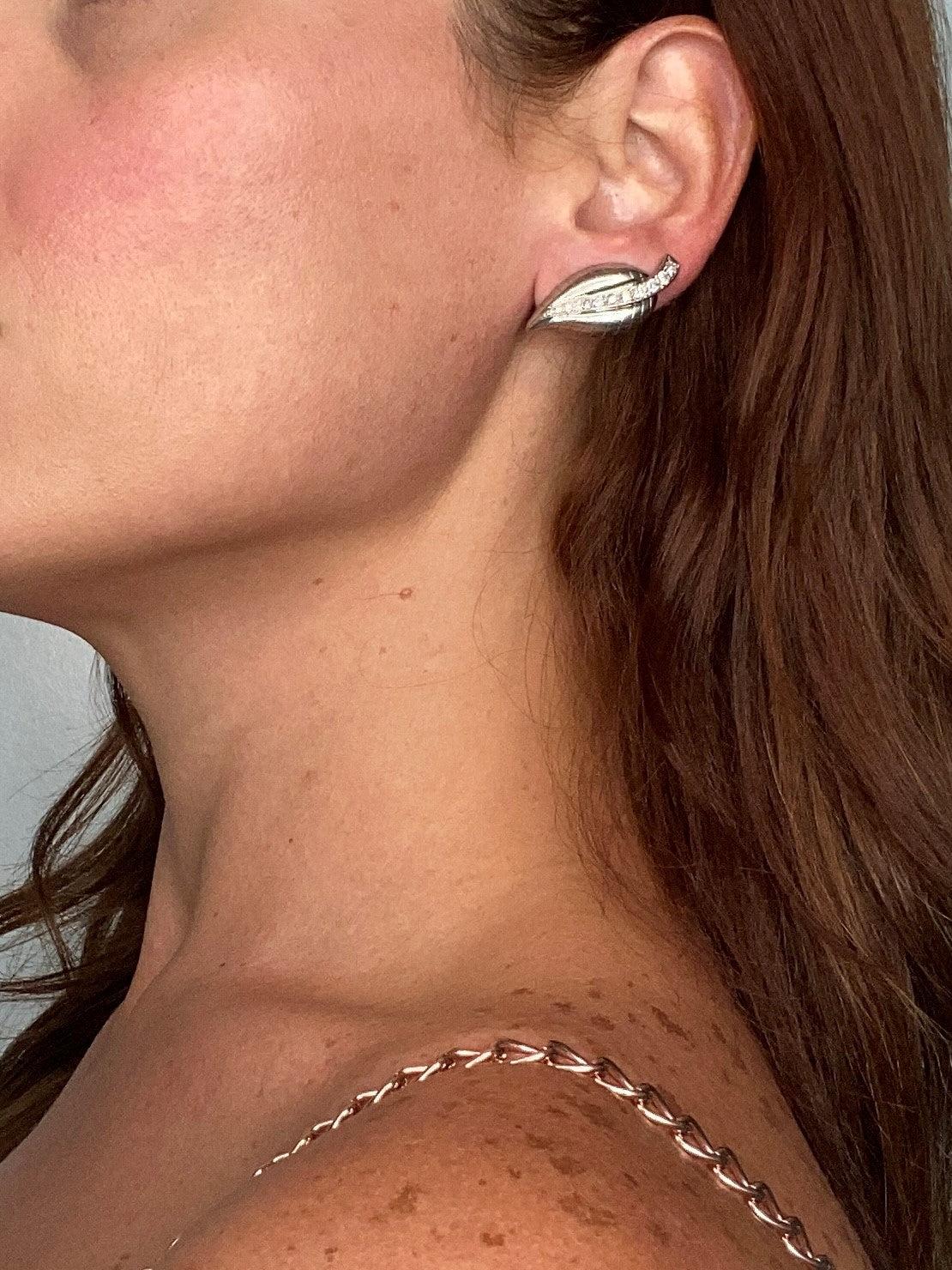 Art Deco FFRENCH ART DECO Paris 1940 Clips Earrings in Platinum with 1.56 Ctw in Diamonds For Sale