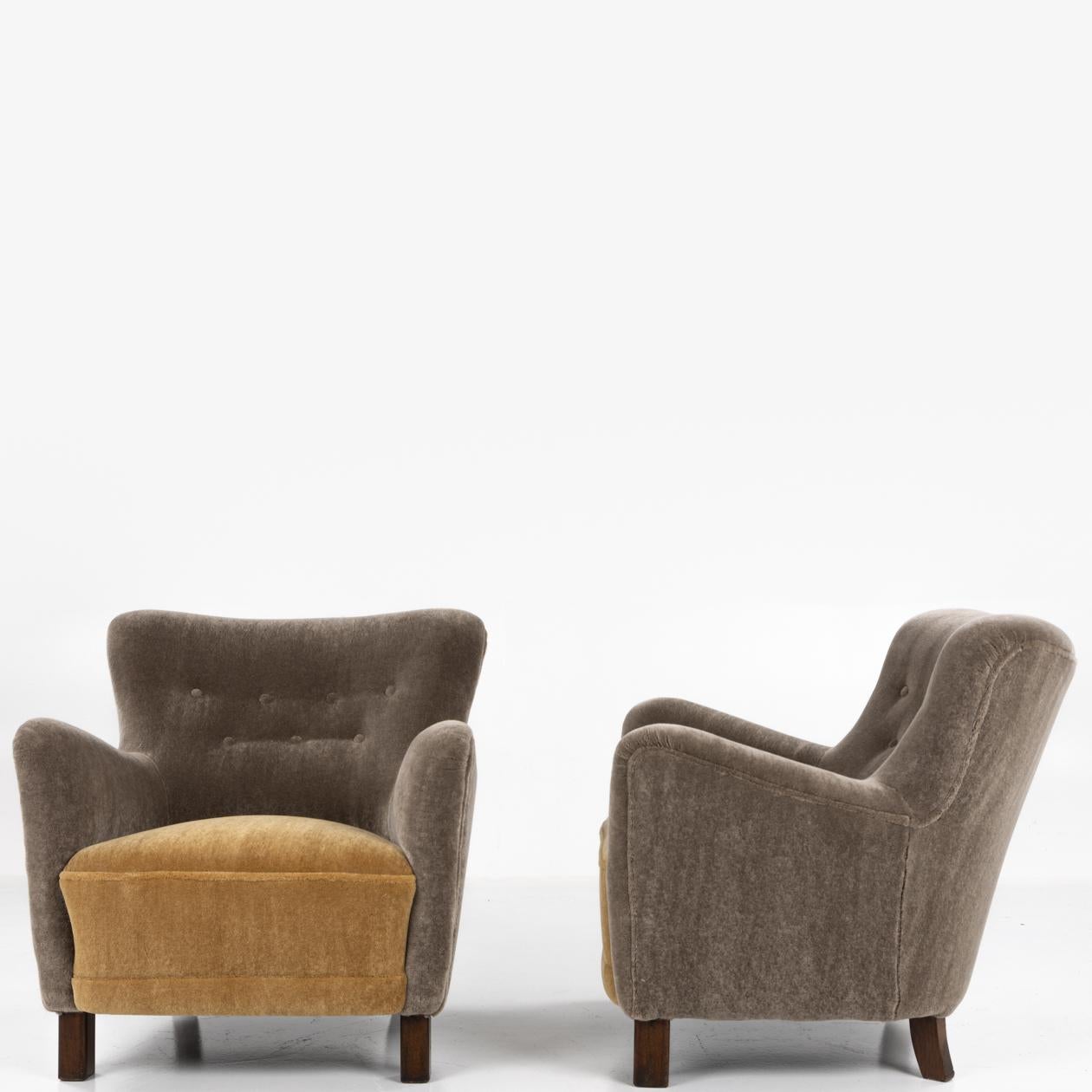 FH 1669 - Pair of rare easy chairs by Fritz Hansen For Sale 3