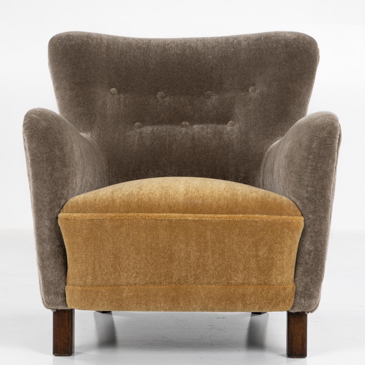 Pair of FH 1669 - Reupholstered lounge chair in 'Teddy Mohair' by Pierre Frey (colour codes 007 and 003) with legs in stained beech. Designed c. 1938 by Fritz Hansen.
