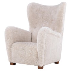 FH 1672 - Wingback chair in lambskin by Fritz Hansen