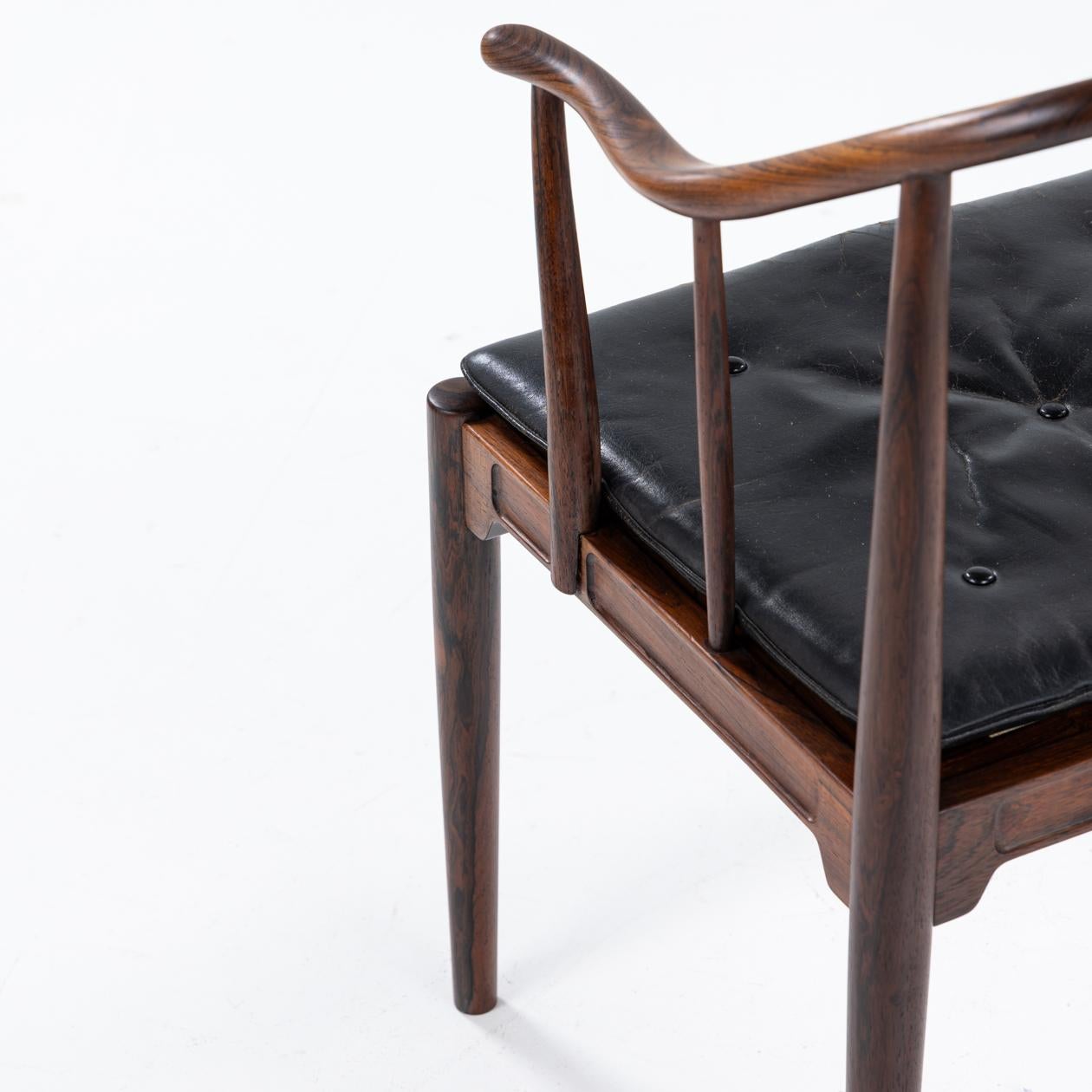 Scandinavian Modern FH 4283 - China chair in Brazilian rosewood by Hans J. Wegner For Sale