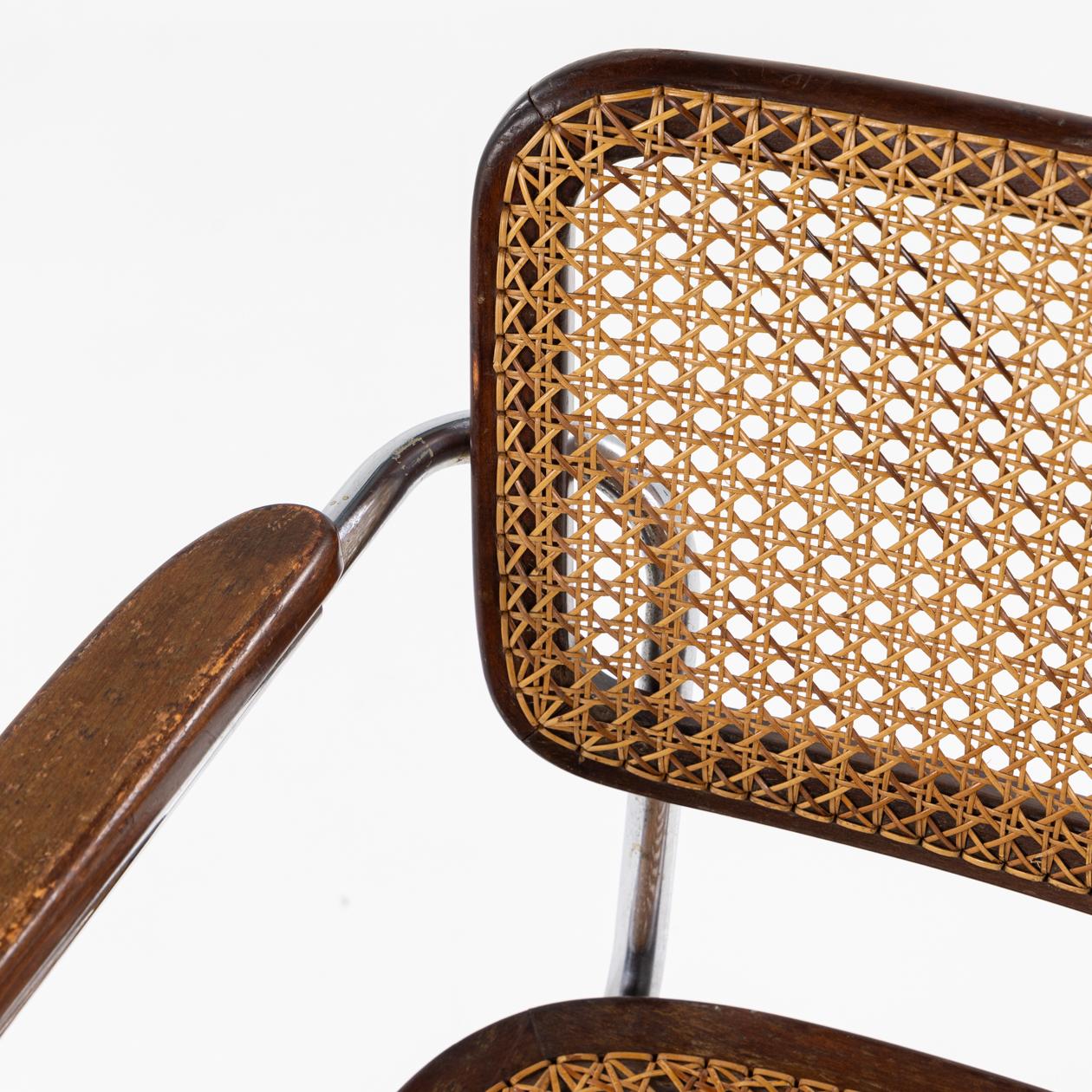 FH 6107 - Ensemble de quatre fauteuils en acier de Fritz Hansen. Bon état - En vente à Copenhagen, DK