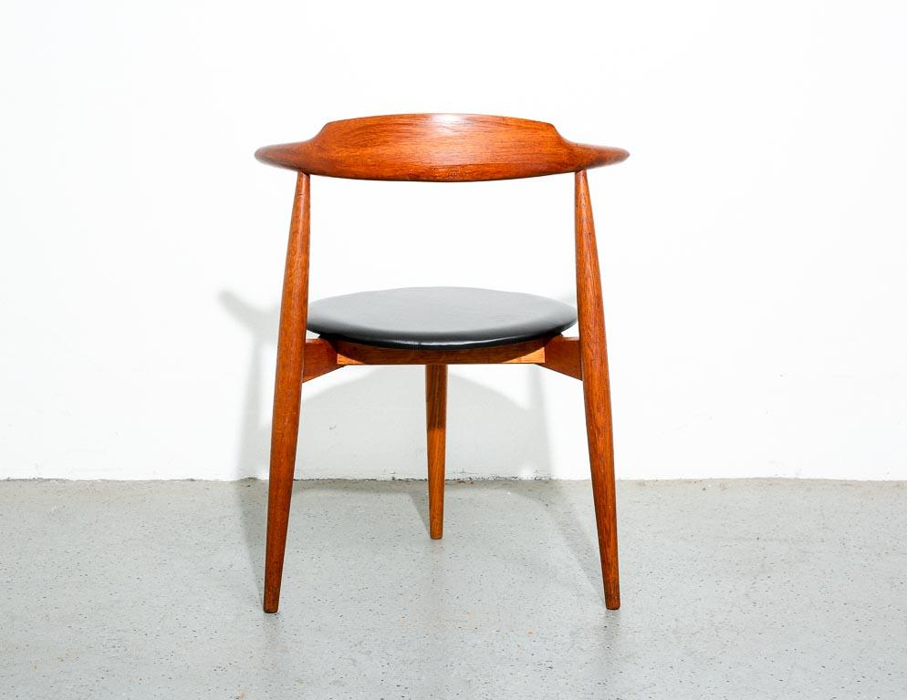 'FH4103' Heart Chairs by Hans Wegner for Fritz Hansen 3