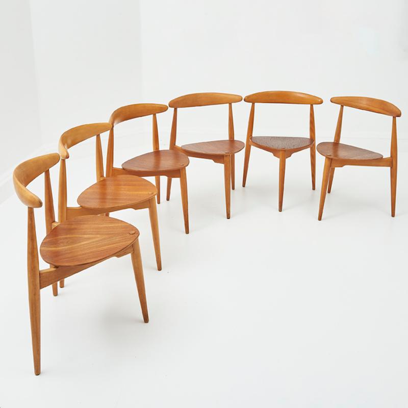 FH4602 dining set by Hans J. Wegner, 6 chairs + table for Fritz Hansen, 1950s In Good Condition In London, GB