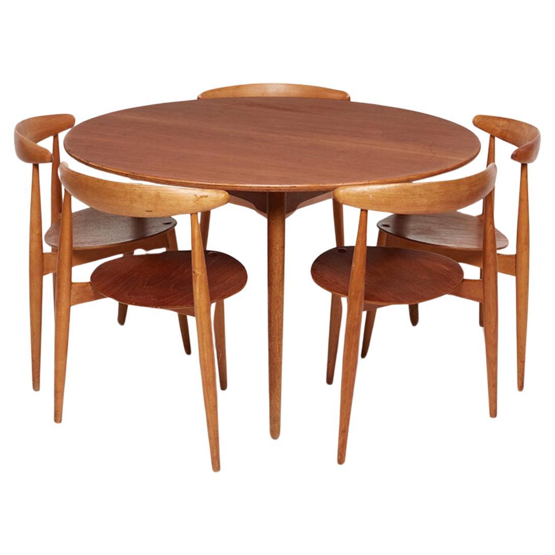 FH4602 dining set by Hans J. Wegner, 6 chairs + table for Fritz Hansen, 1950s For Sale