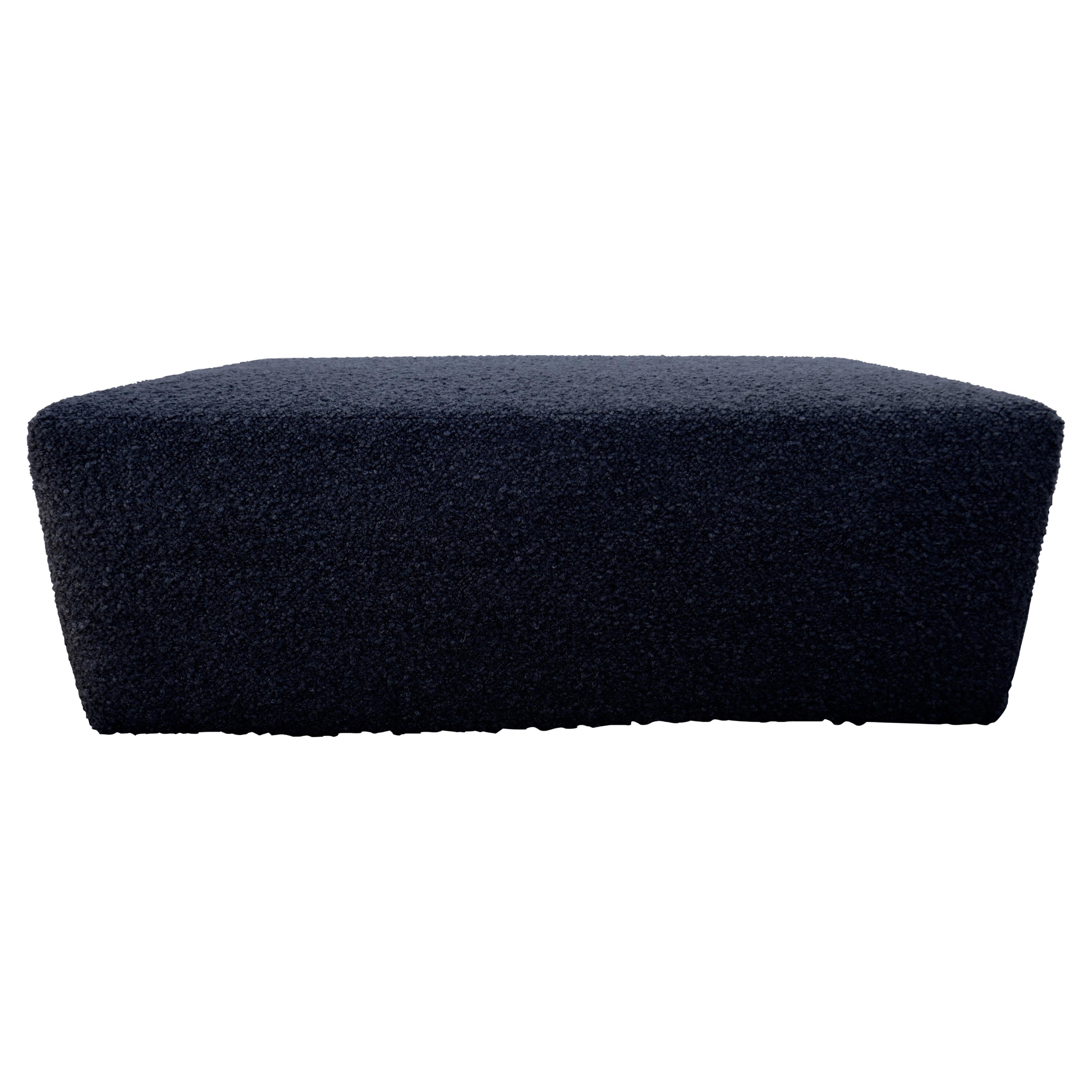 FI Ultra-Luxe Obsidian Schwarzer Shearling-Ottoman im Angebot