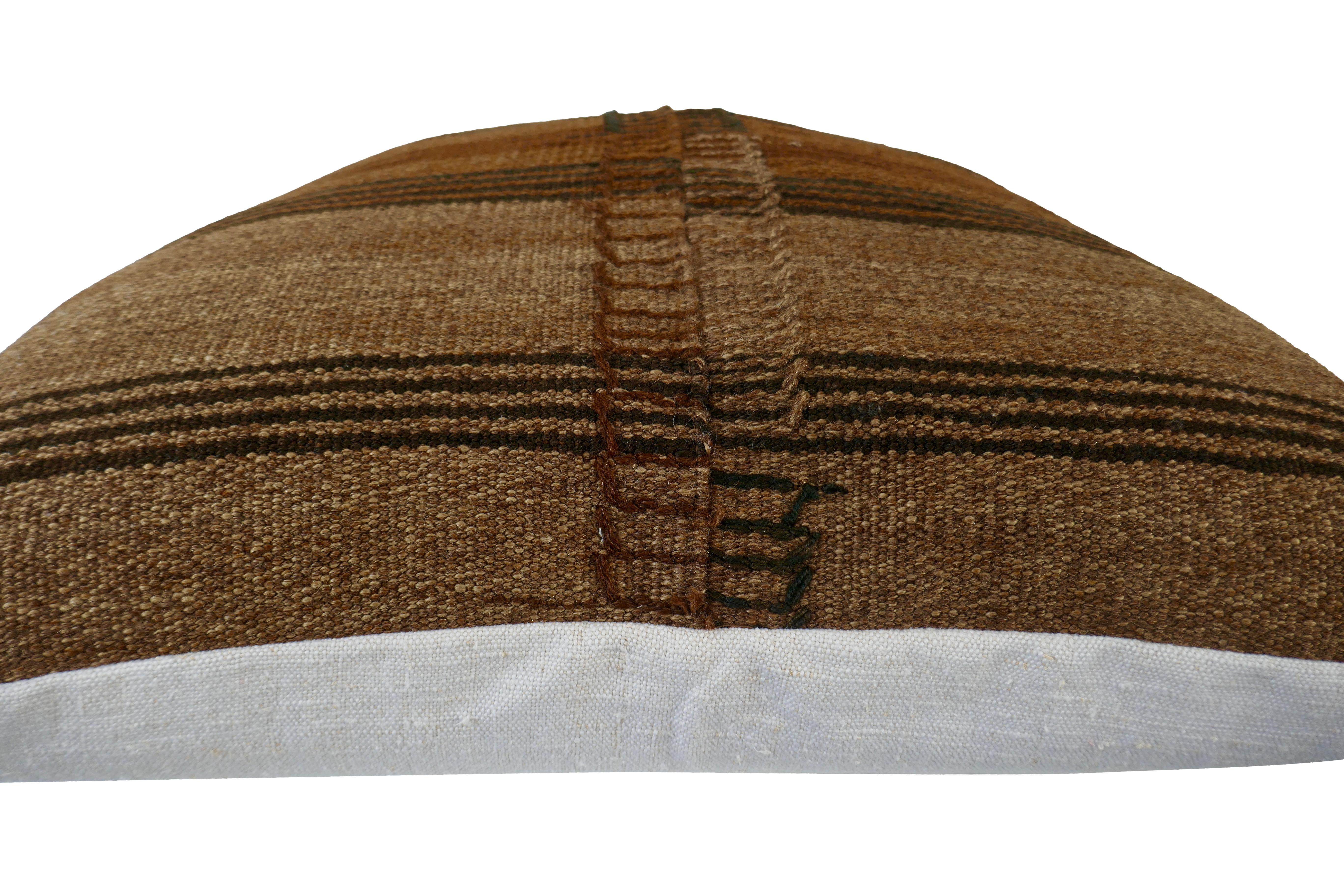 Hand-Crafted FI Vintage Berber Kilim Wool & French Hand-Spun Linen Pillow For Sale
