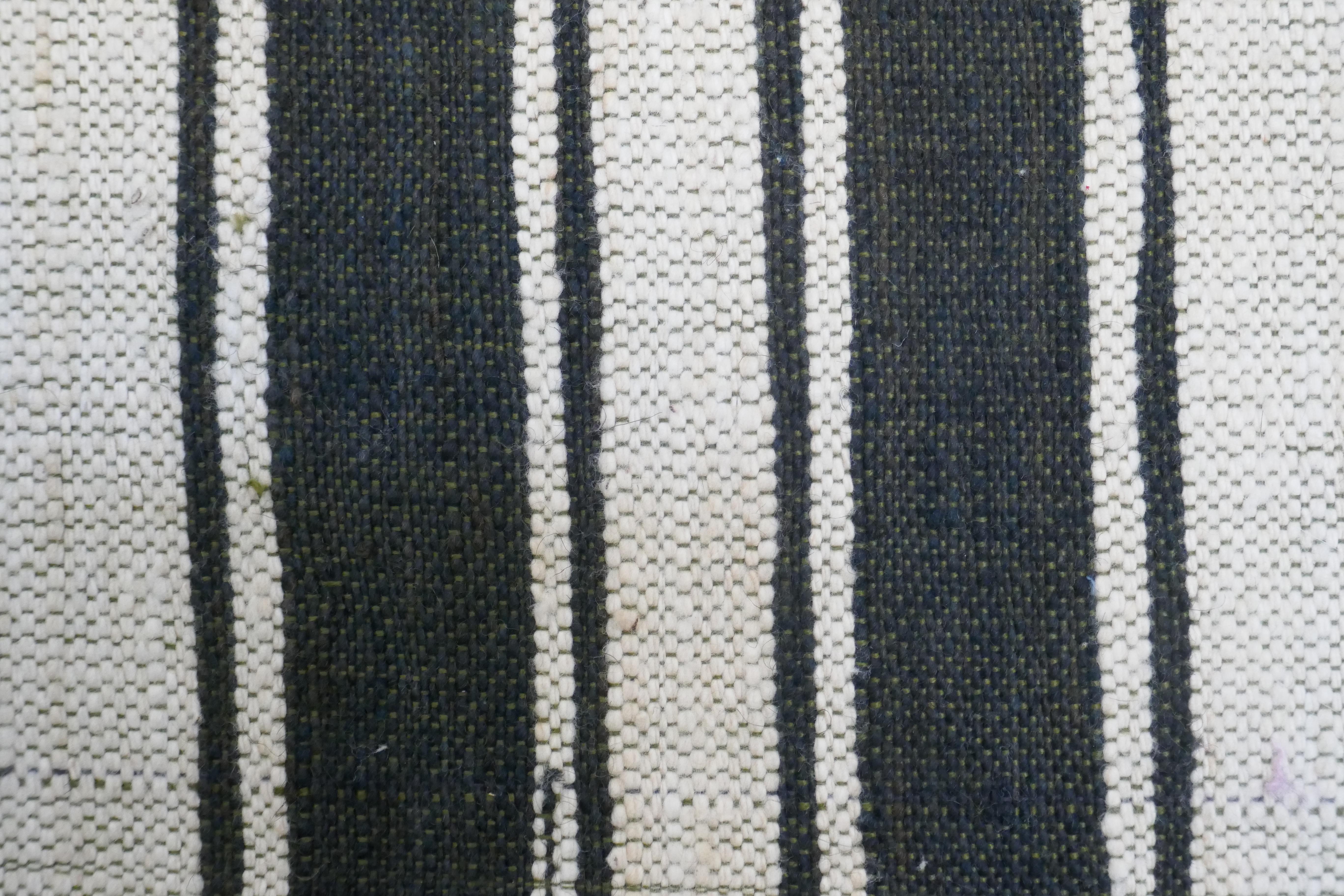 Milieu du XXe siècle Pouf / banc de cocktail en laine tribale berbère sur mesure FI Vintage en vente