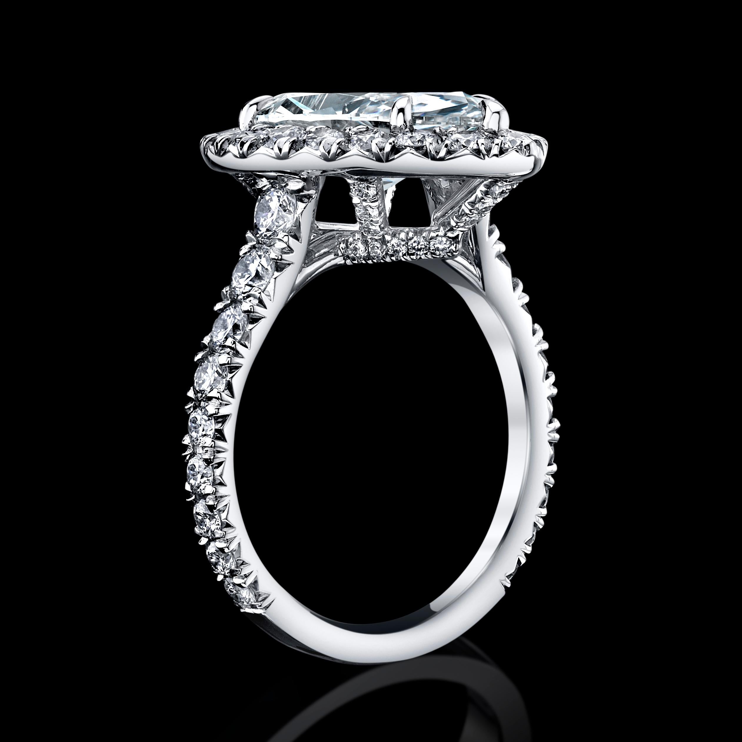 Dieser klassische Marquise-Diamantring ist die perfekte Ergänzung für eine stilvolle Dame. 
H Farbe und VS1 Klarheit mit Excellent polish.
Tragen Sie ihn zu einem wichtigen Ereignis oder jeden Tag, denn er passt zu Ihrer gesamten Garderobe. Set in