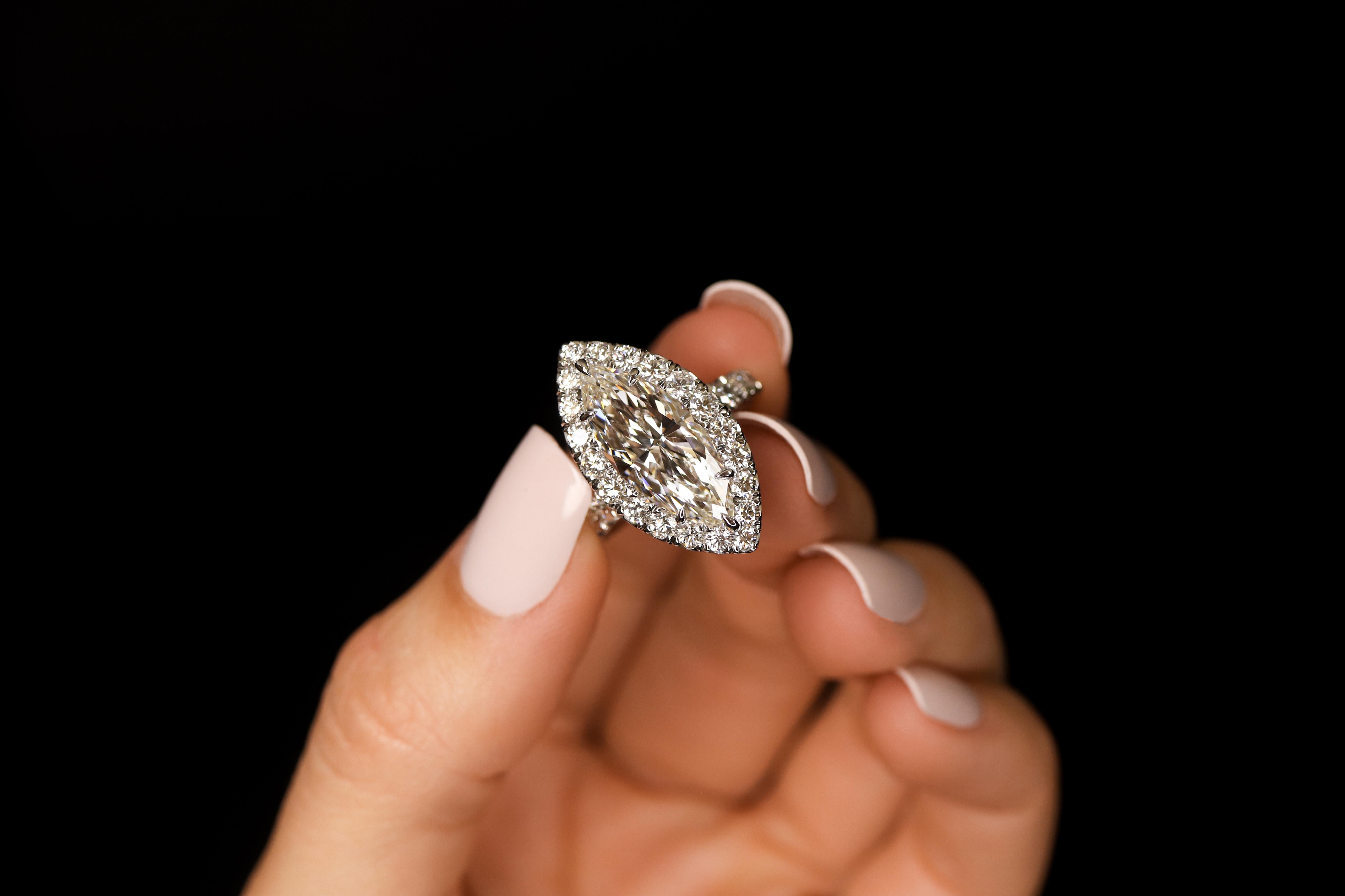 FIA zertifizierter eleganter 3,80 Karat Marquise-Diamantring (Marquiseschliff) im Angebot