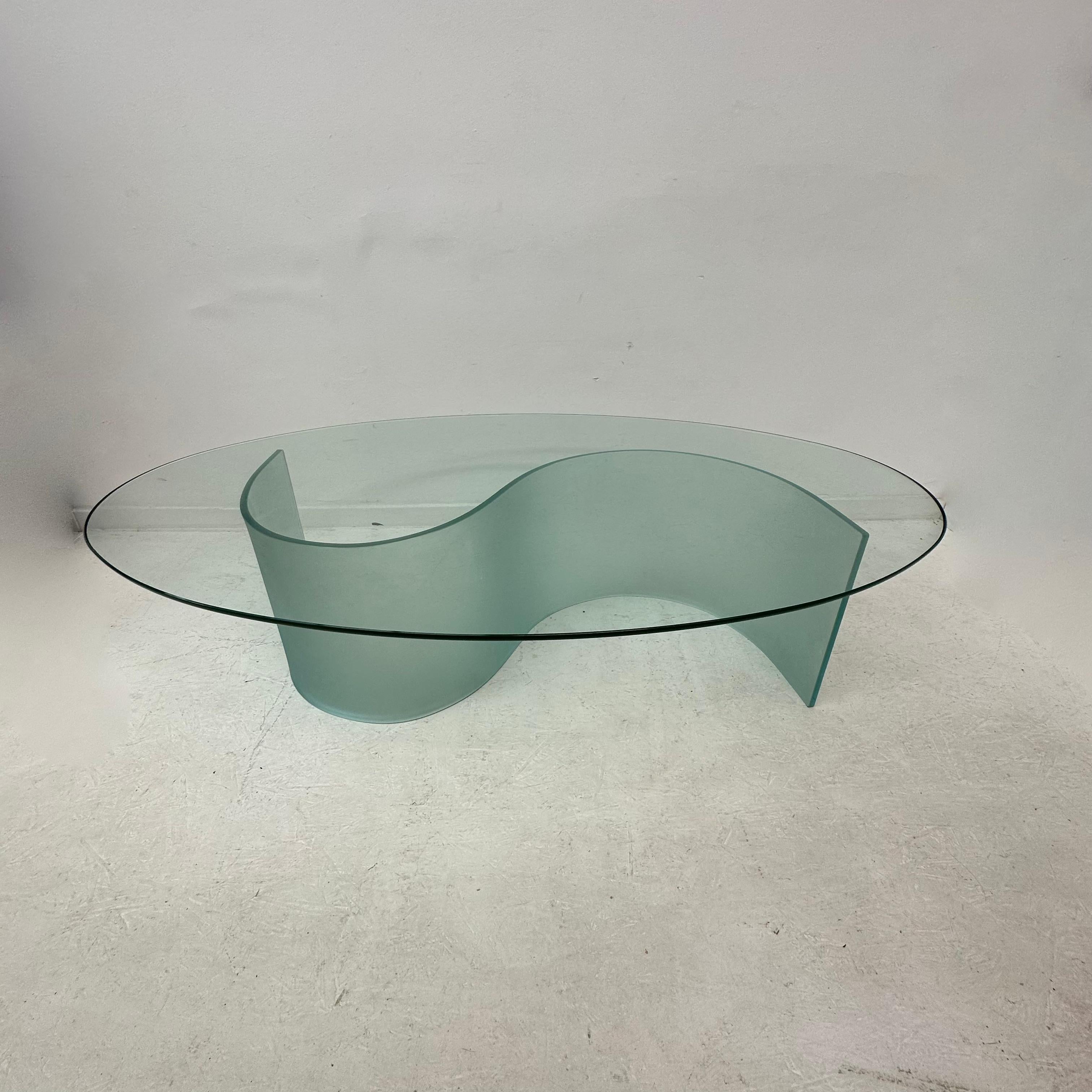 Fiam coffee table Mid-Century design , 1970’s For Sale 4