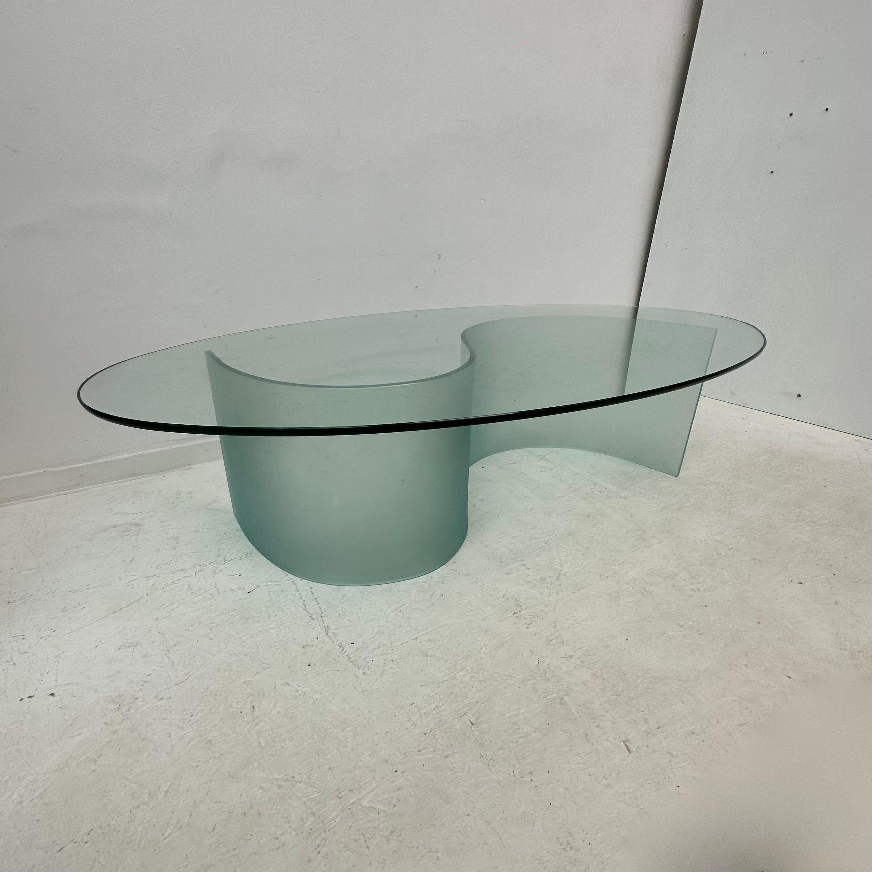 Fiam coffee table Mid-Century design , 1970’s For Sale 5