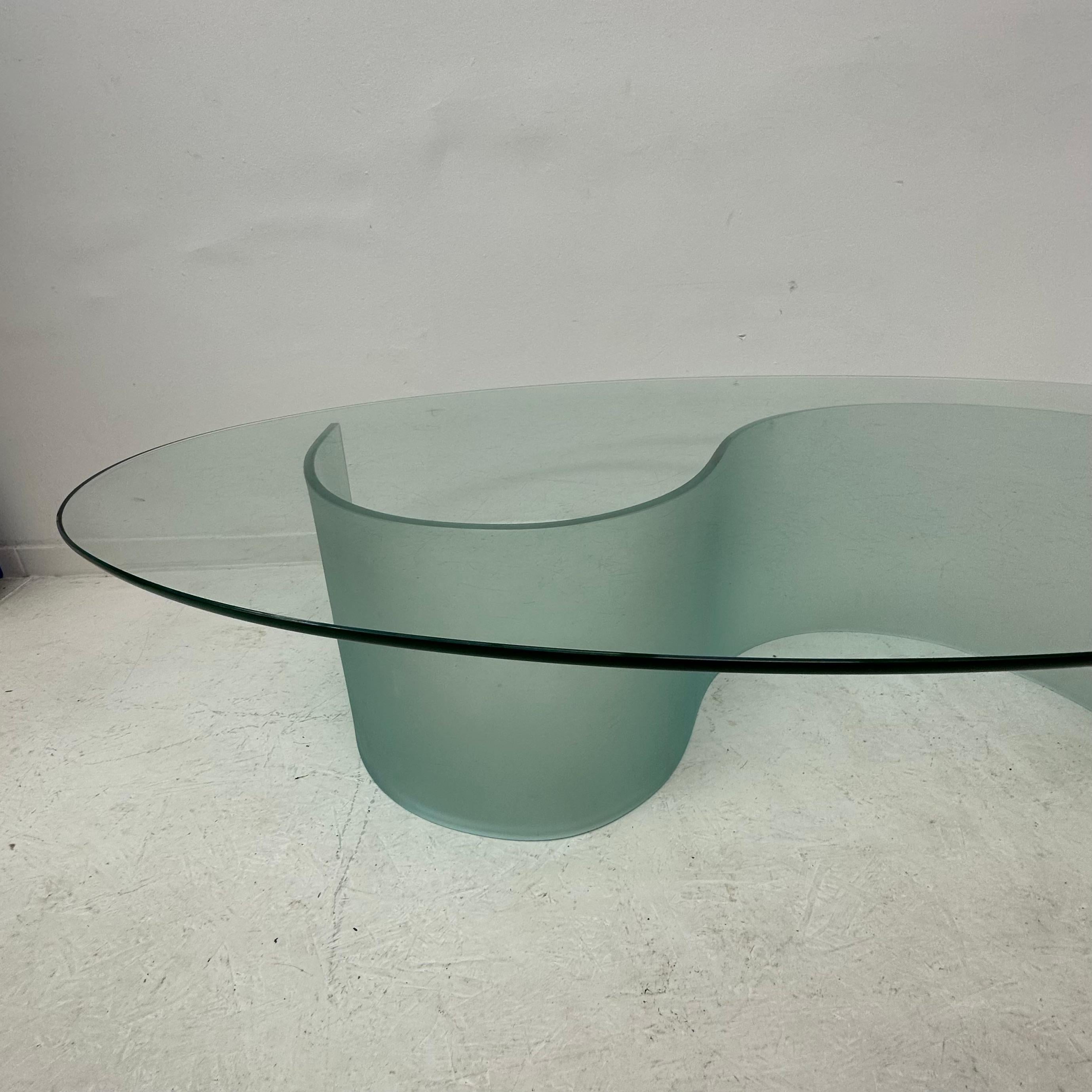 Fiam coffee table Mid-Century design , 1970’s For Sale 8