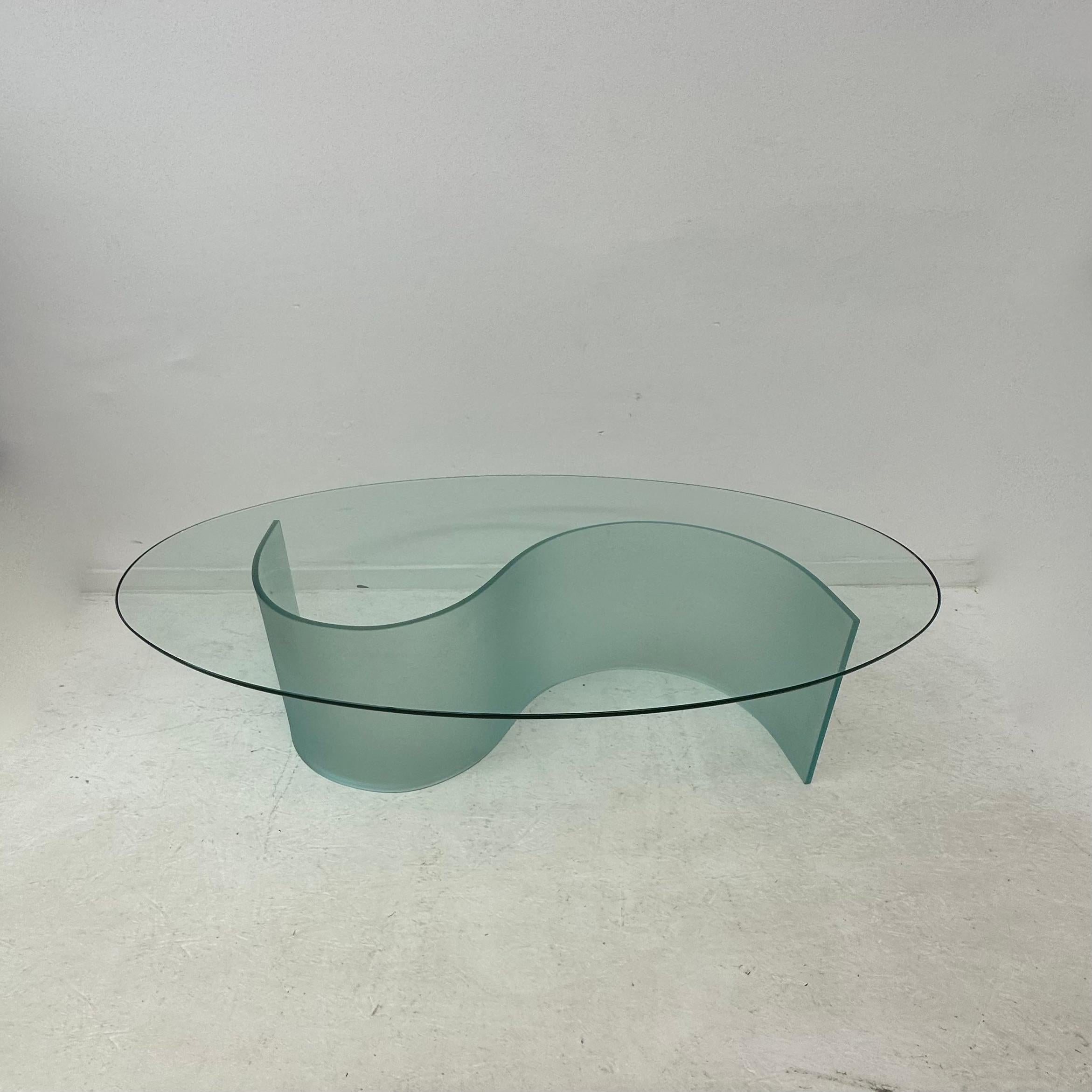 Fiam coffee table Mid-Century design , 1970’s For Sale 1