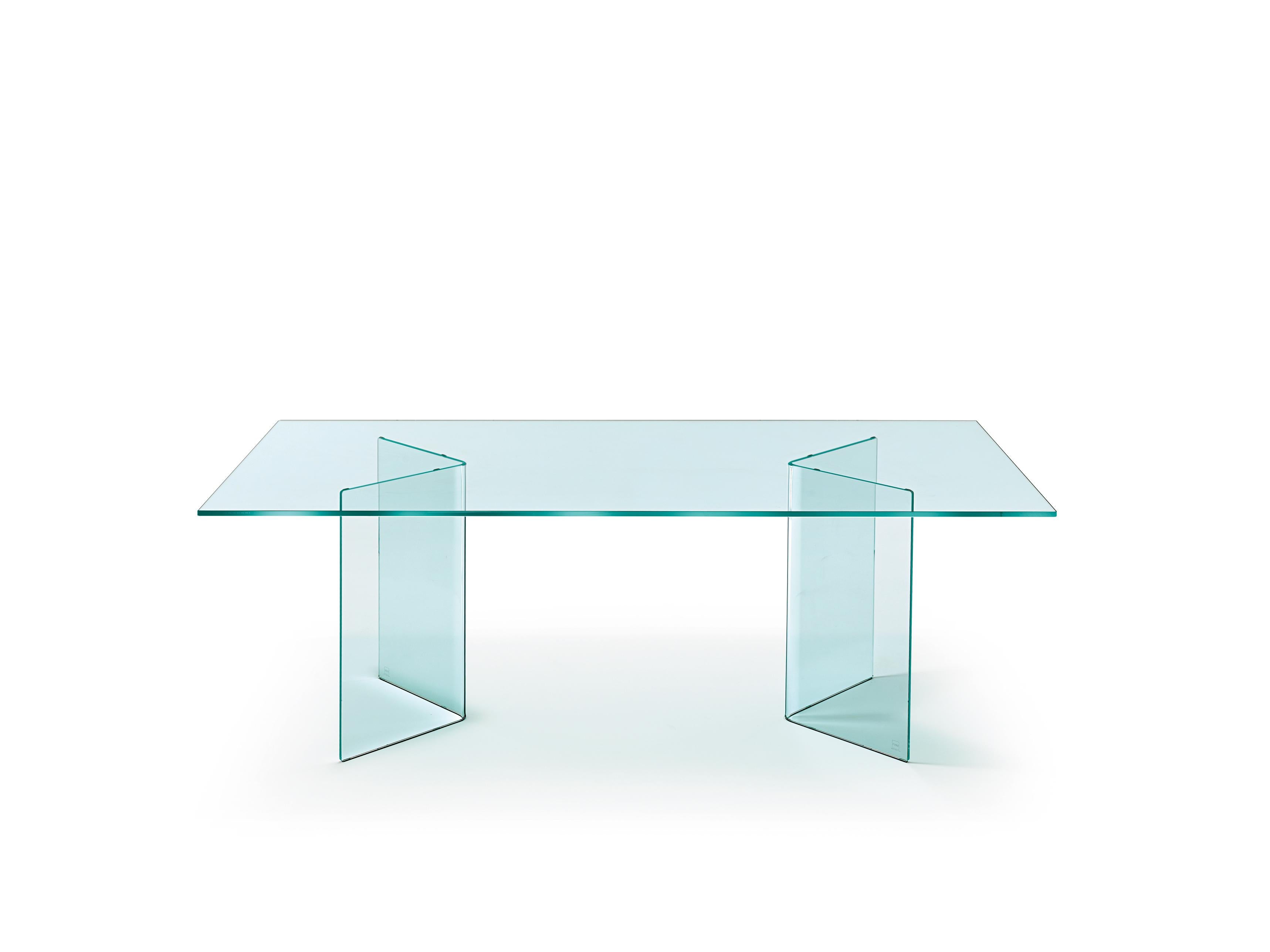 Tisch mit 12 mm starkem, gebogenem Glasfuß (Seitenlänge 45 cm) und 15 mm starker, gehärteter Glasplatte.
 