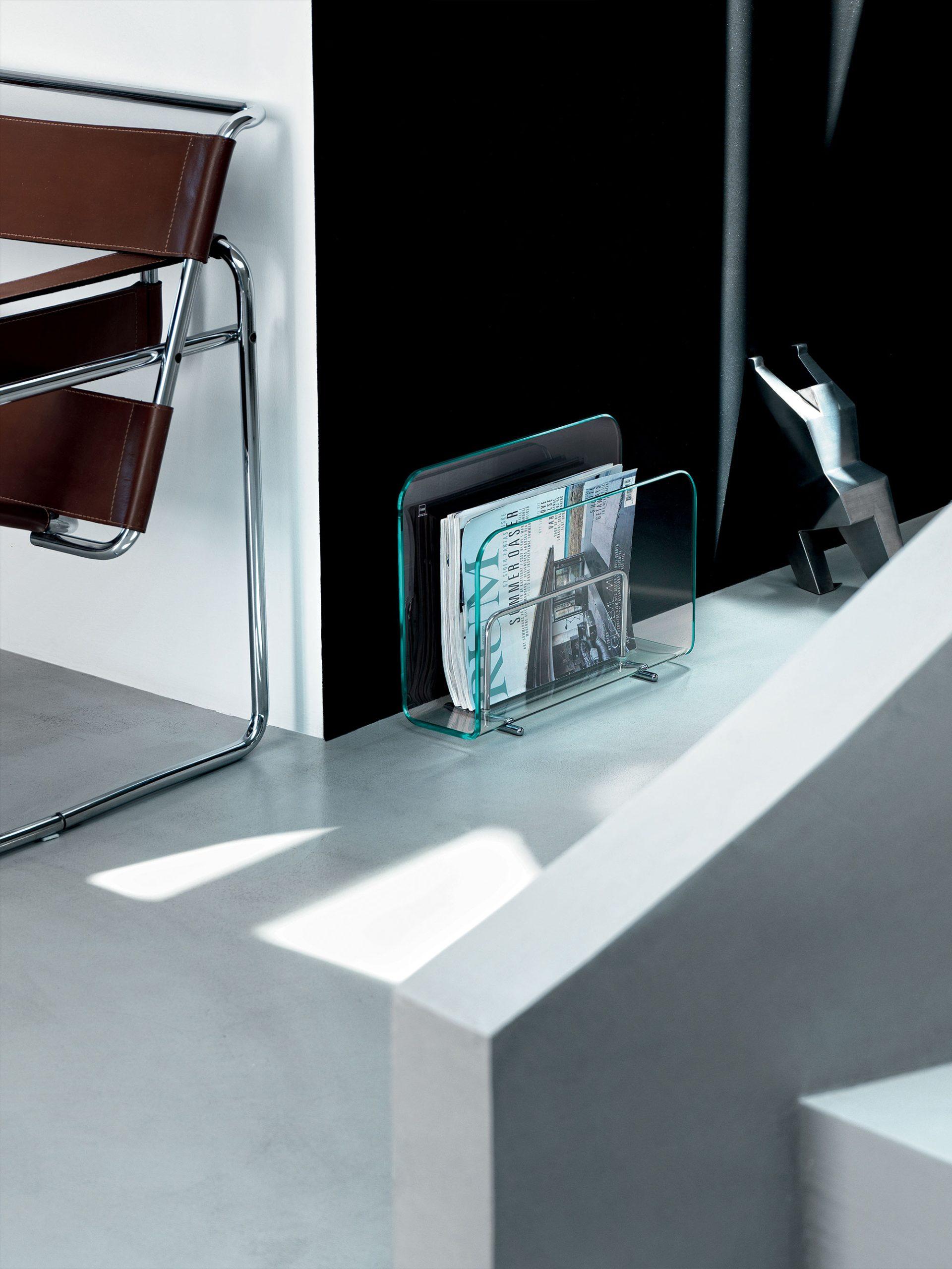 Fiam Italia  Vogue-Zeitschriftenständer aus Glas von Roberto Paoli (21. Jahrhundert und zeitgenössisch) im Angebot