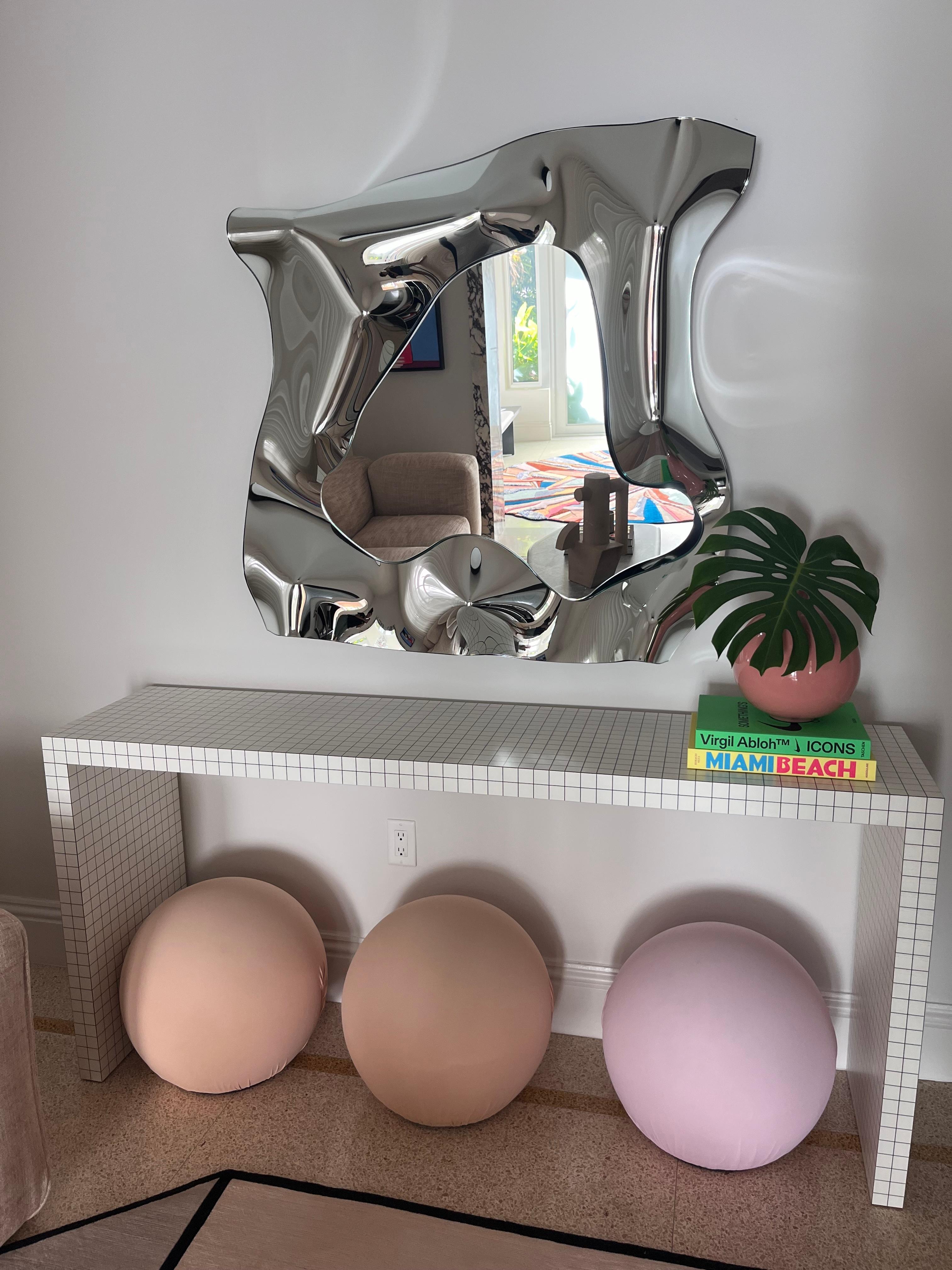 LOCAL pickup recommended - Miami Beach

Wall mirror in 6 mm high temperature fused glass, back-silvered. 5 mm flat mirror. Rear frame in painted metal. Can be hung in various positions.
Christine 110 x 110

