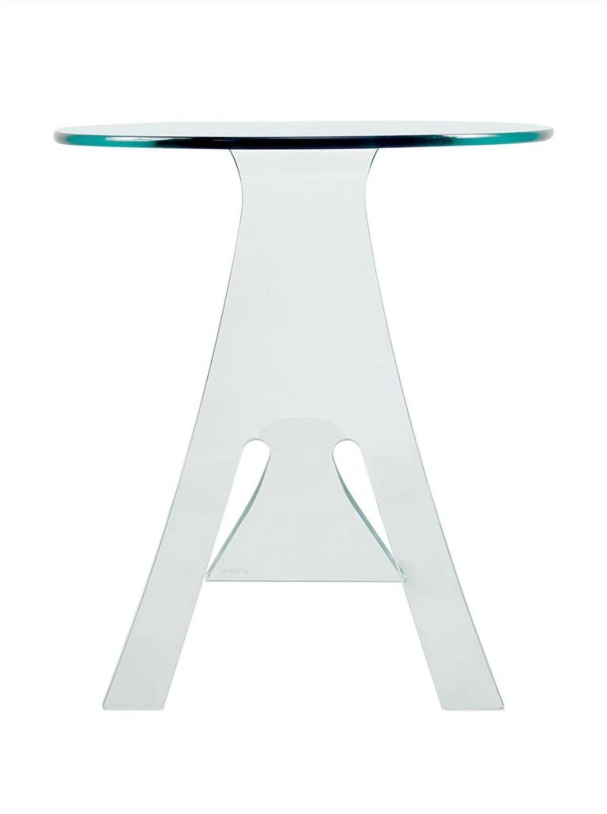 Table d'appoint ou table basse en verre transparent de forme organique, conçue par Vittorio Livi pour FIAM Italia. Superbe design ! Nous avons deux pièces disponibles qui sont toutes deux en très bon état.